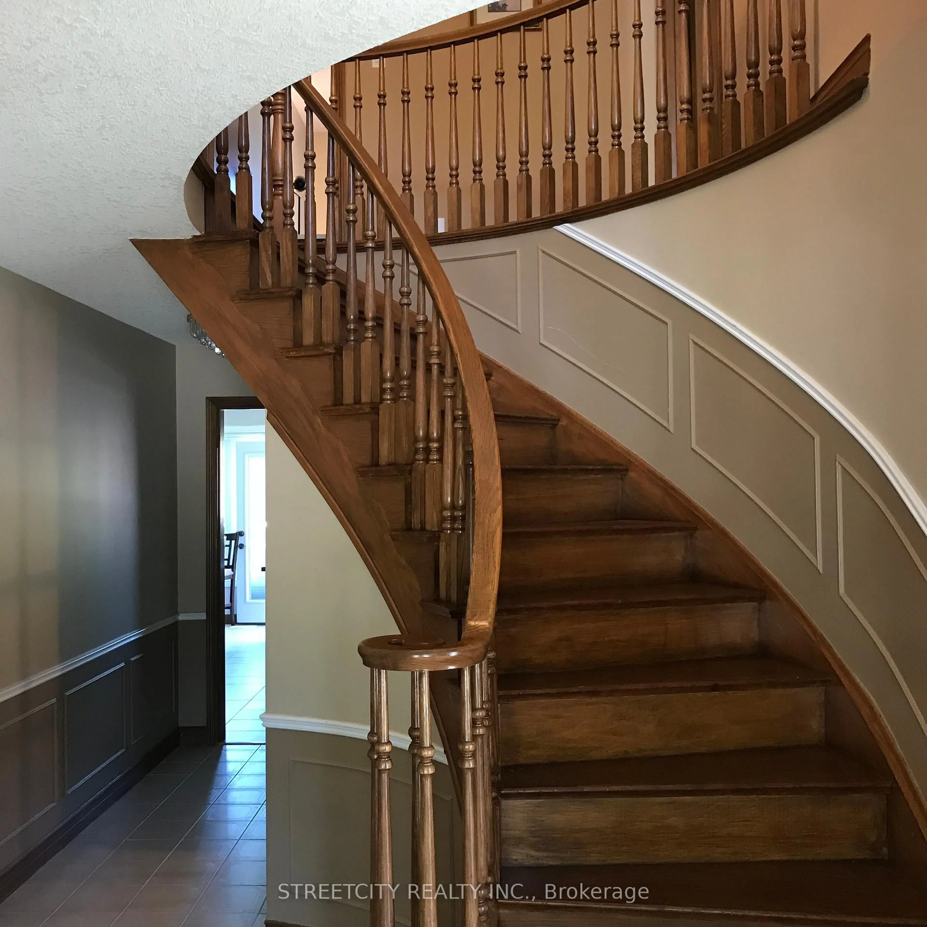 Stairs for 66 St Bees Clse, London North Ontario N6G 4C2