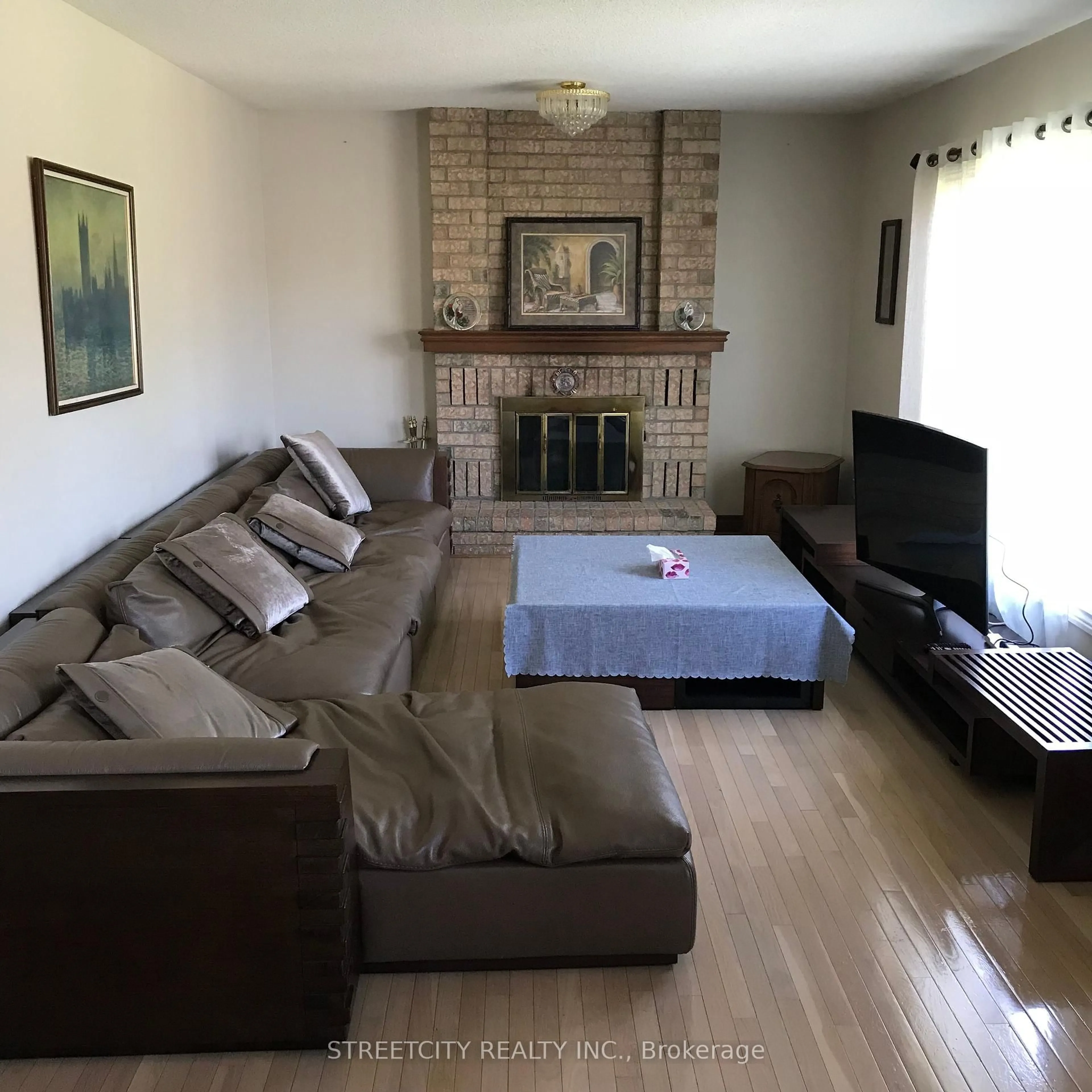 Living room with furniture, unknown for 66 St Bees Clse, London North Ontario N6G 4C2