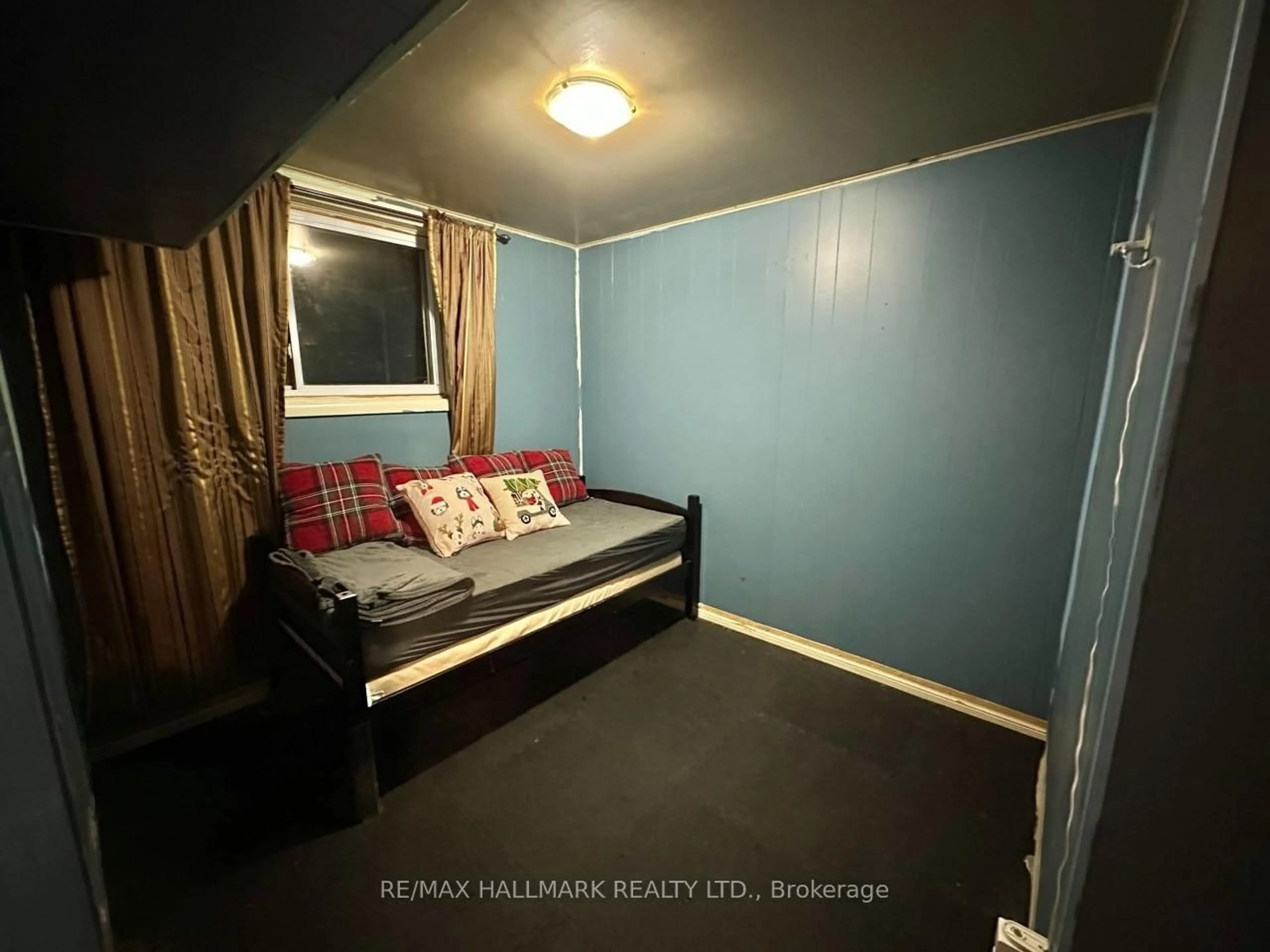 A pic of a room for 1501 Villa Maria Blvd, Windsor Ontario N9G 1W3