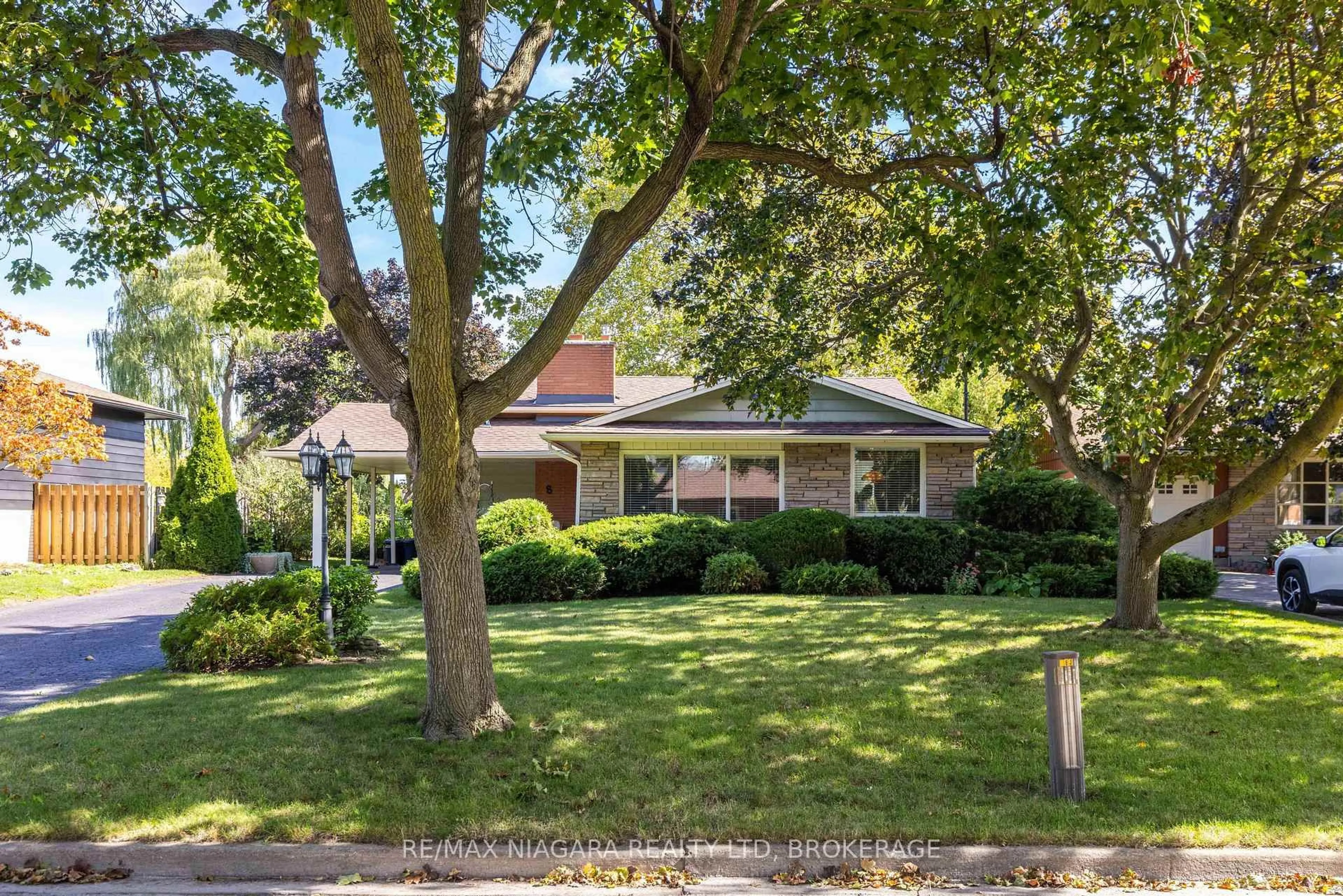 Home with brick exterior material, street for 8 Jefferson Dr, St. Catharines Ontario L2N 3T9