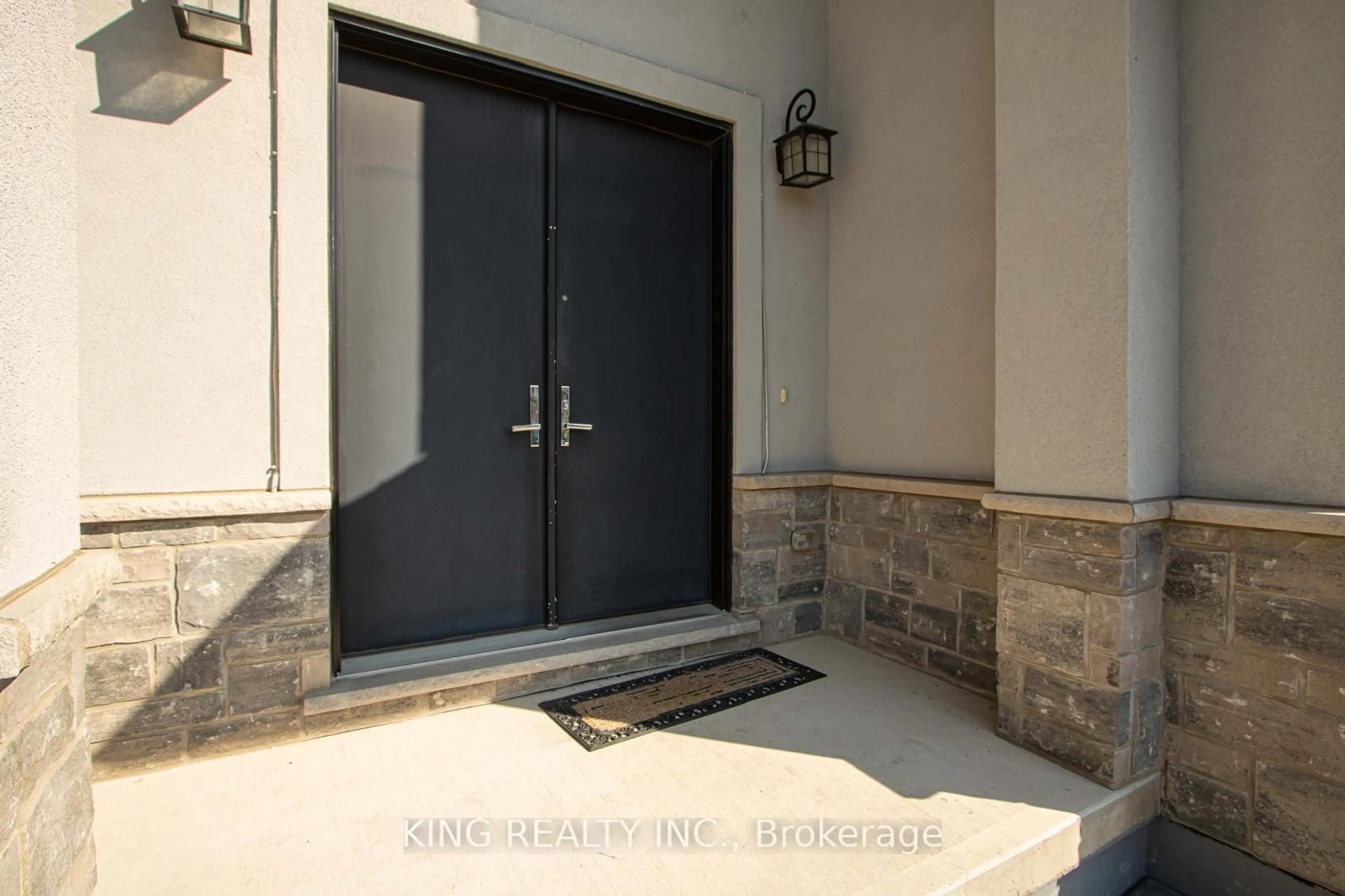 Indoor foyer for 2880 DOYLE Dr, London South Ontario N6M 1G5