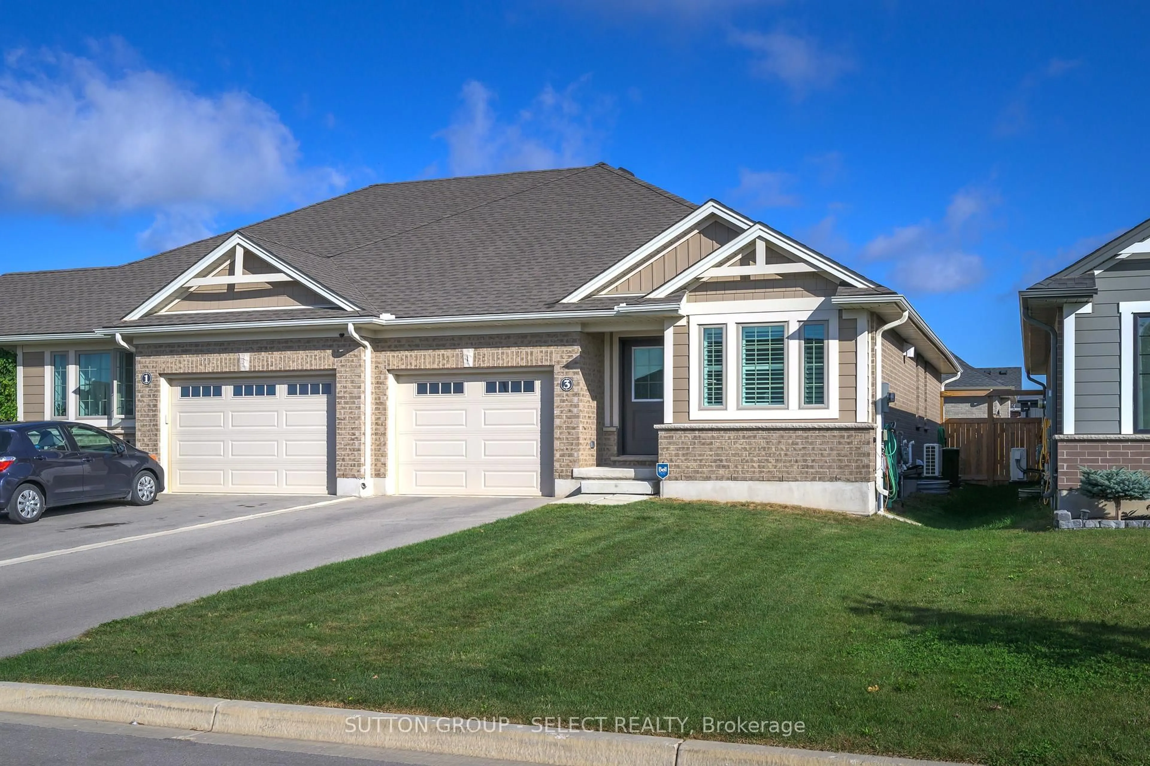 Home with vinyl exterior material, street for 3 Harlequin Crt, St. Thomas Ontario N5R 0L5