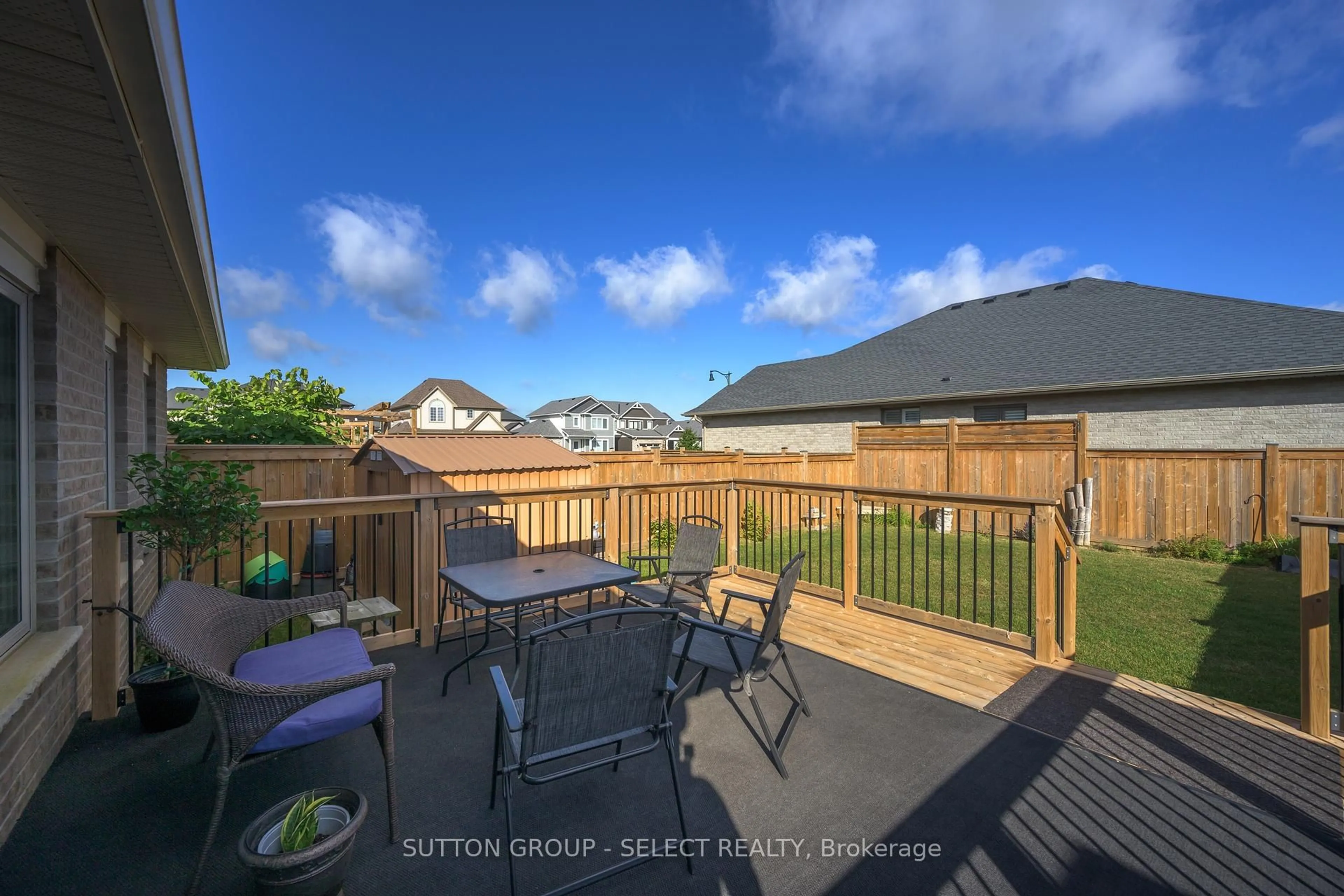 Patio, street for 3 Harlequin Crt, St. Thomas Ontario N5R 0L5