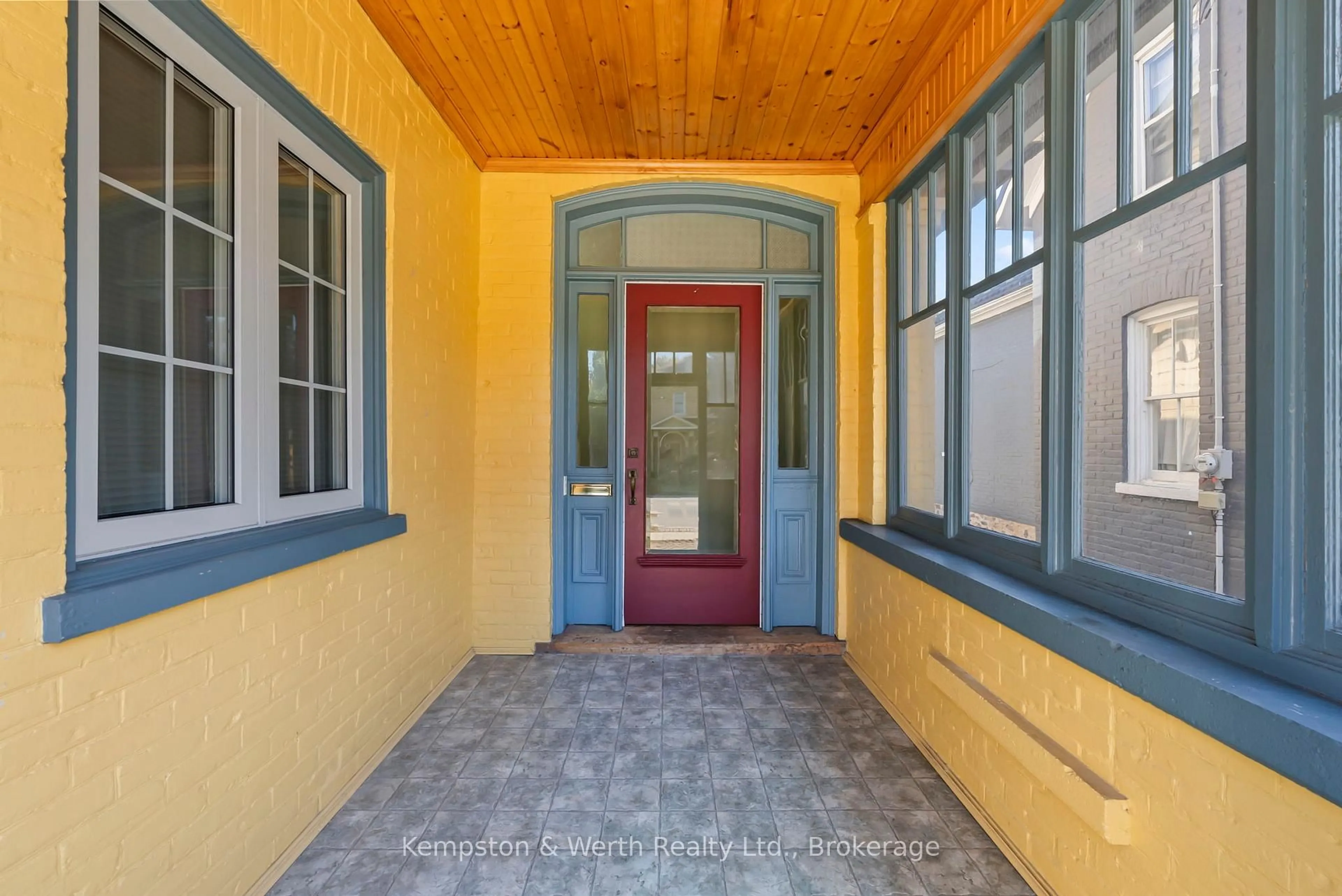 Indoor entryway for 439 Main St, North Perth Ontario N4W 1A7
