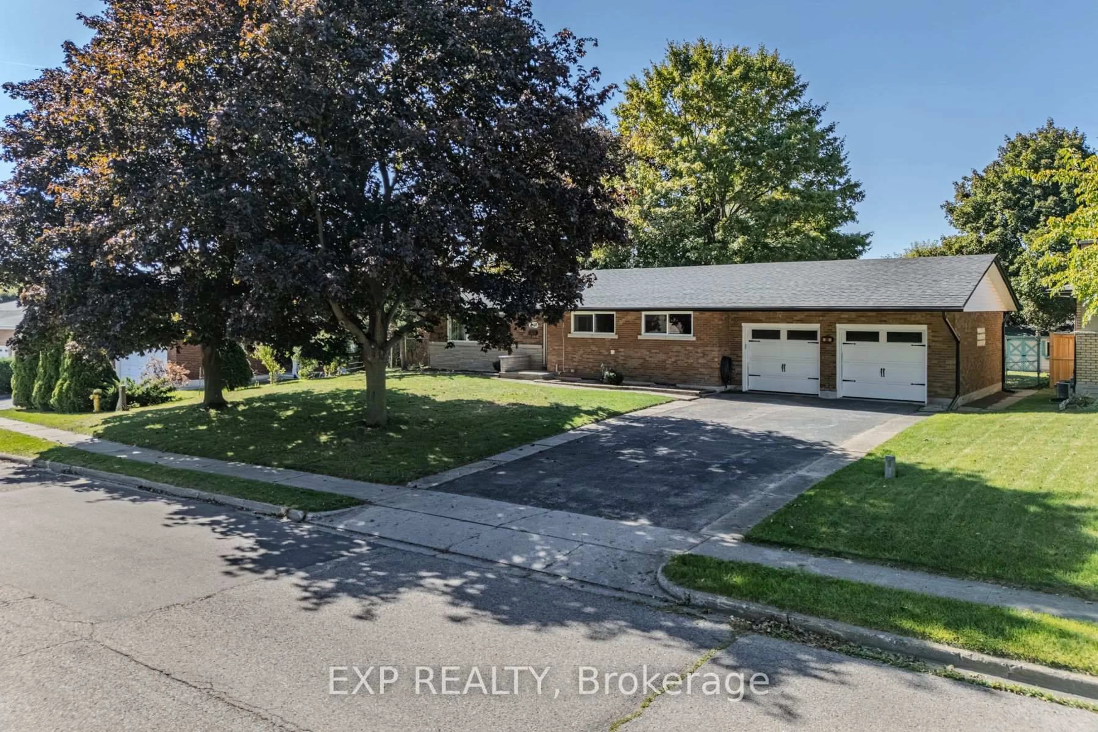 A pic from outside/outdoor area/front of a property/back of a property/a pic from drone, street for 60 Alexander Ave, Cambridge Ontario N1R 5K7
