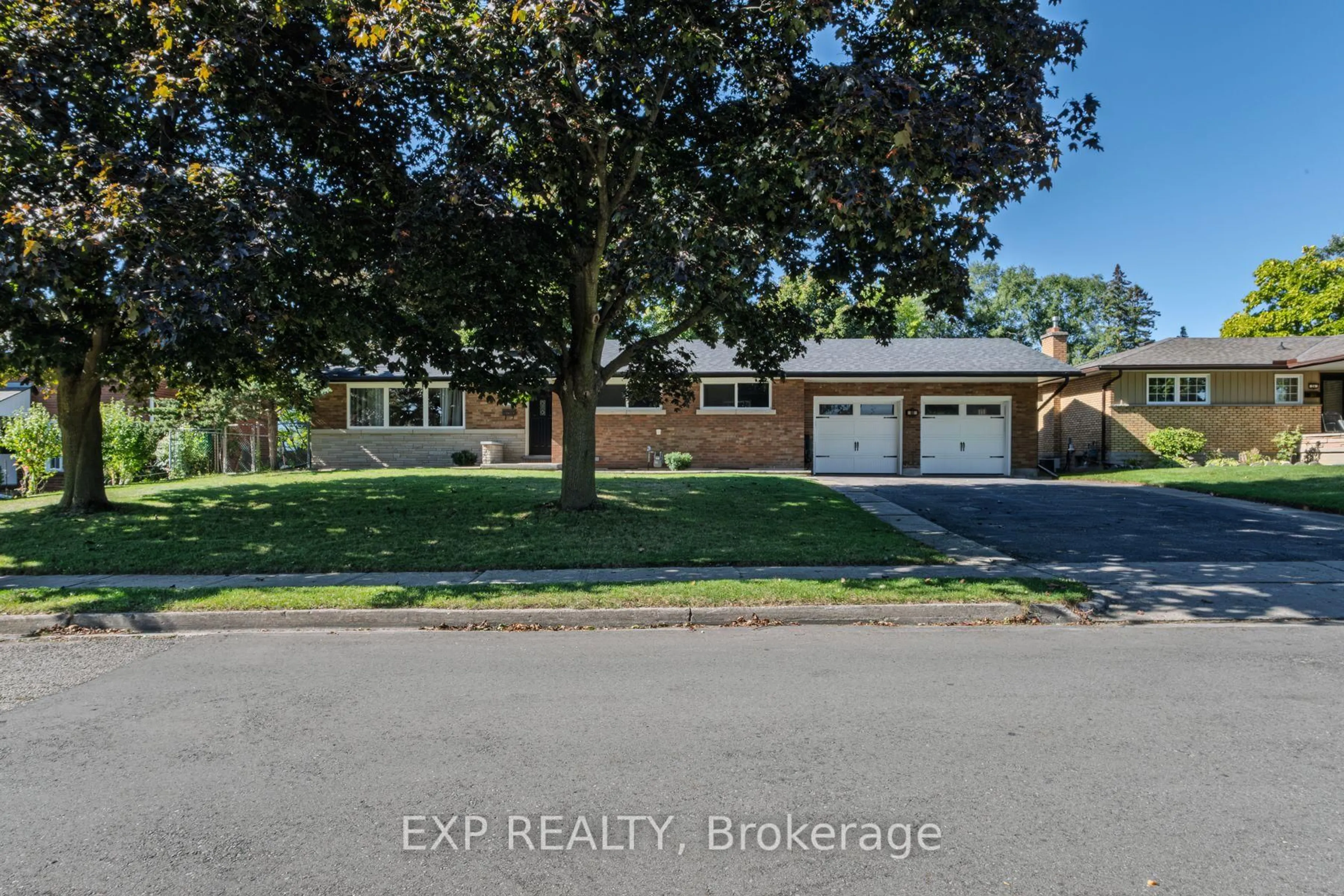 A pic from outside/outdoor area/front of a property/back of a property/a pic from drone, street for 60 Alexander Ave, Cambridge Ontario N1R 5K7