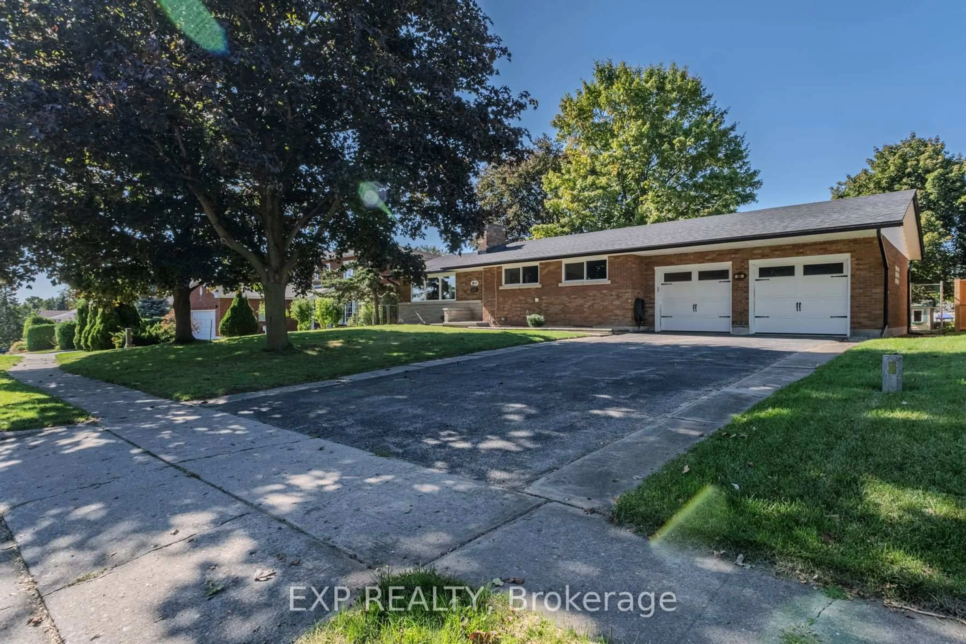 A pic from outside/outdoor area/front of a property/back of a property/a pic from drone, street for 60 Alexander Ave, Cambridge Ontario N1R 5K7