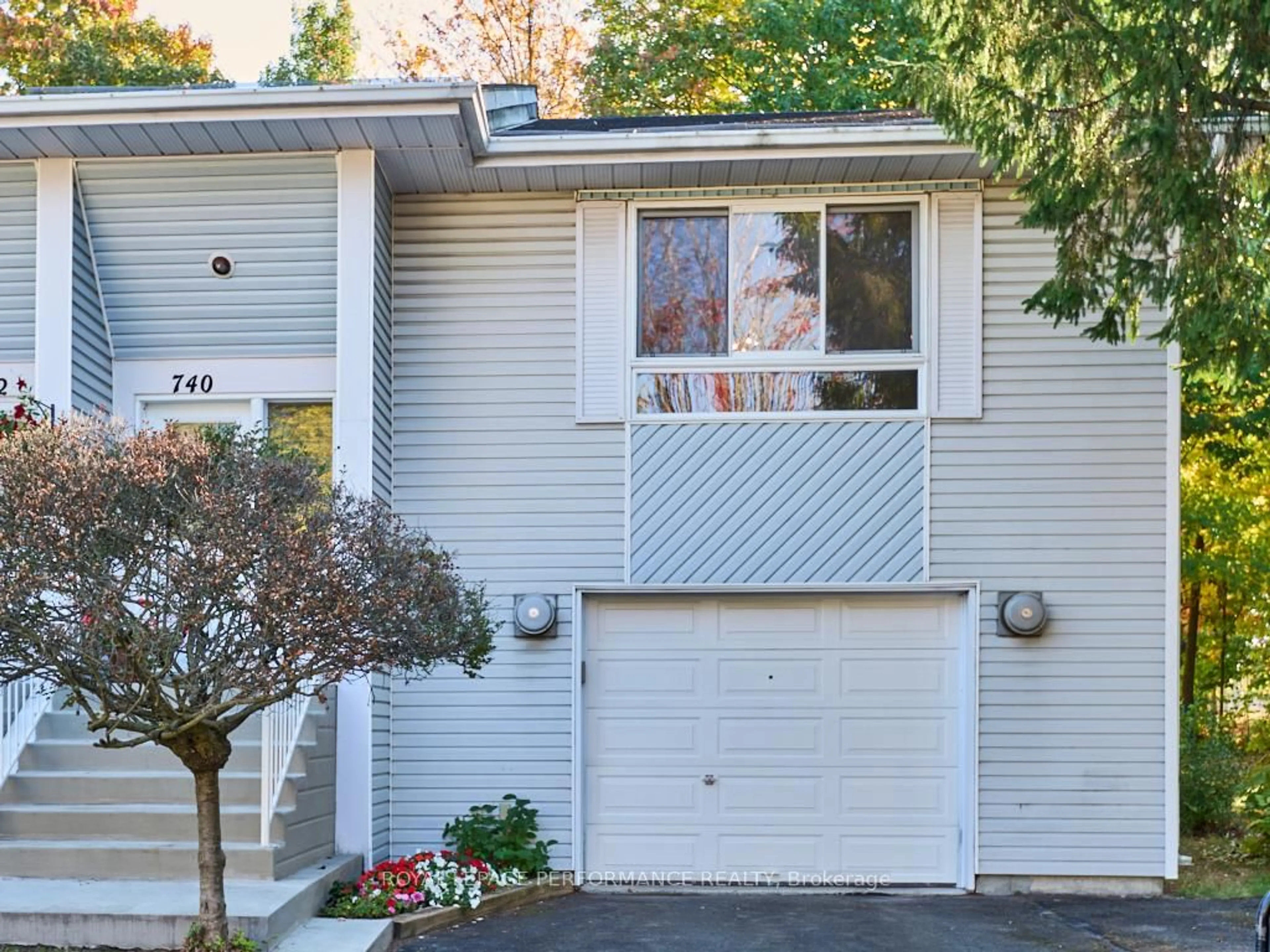 Home with vinyl exterior material, street for 740 Berthiaume St, Hawkesbury Ontario K6A 3M1