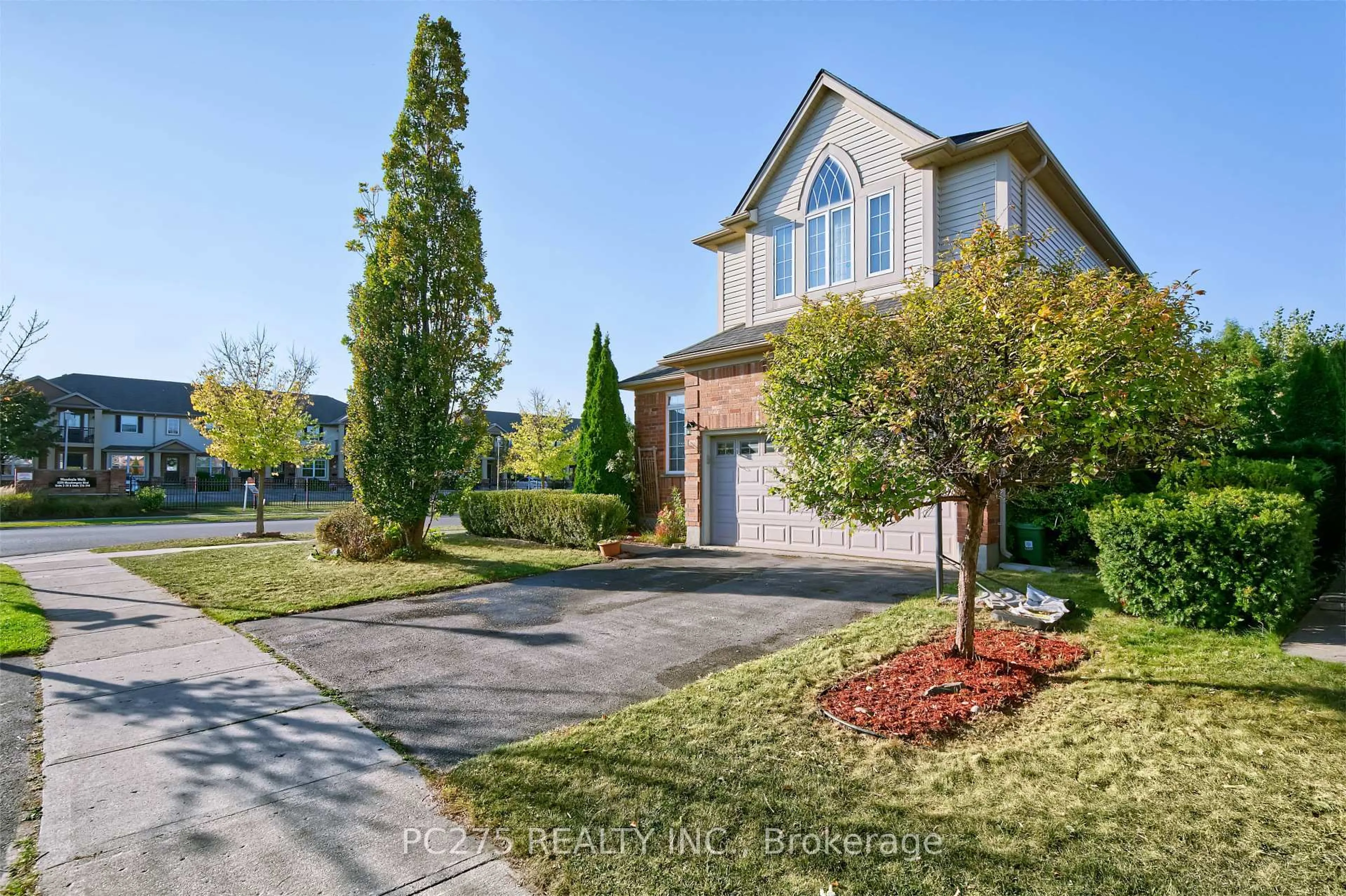 A pic from outside/outdoor area/front of a property/back of a property/a pic from drone, street for 2392 Asima Dr, London South Ontario N6M 0B3
