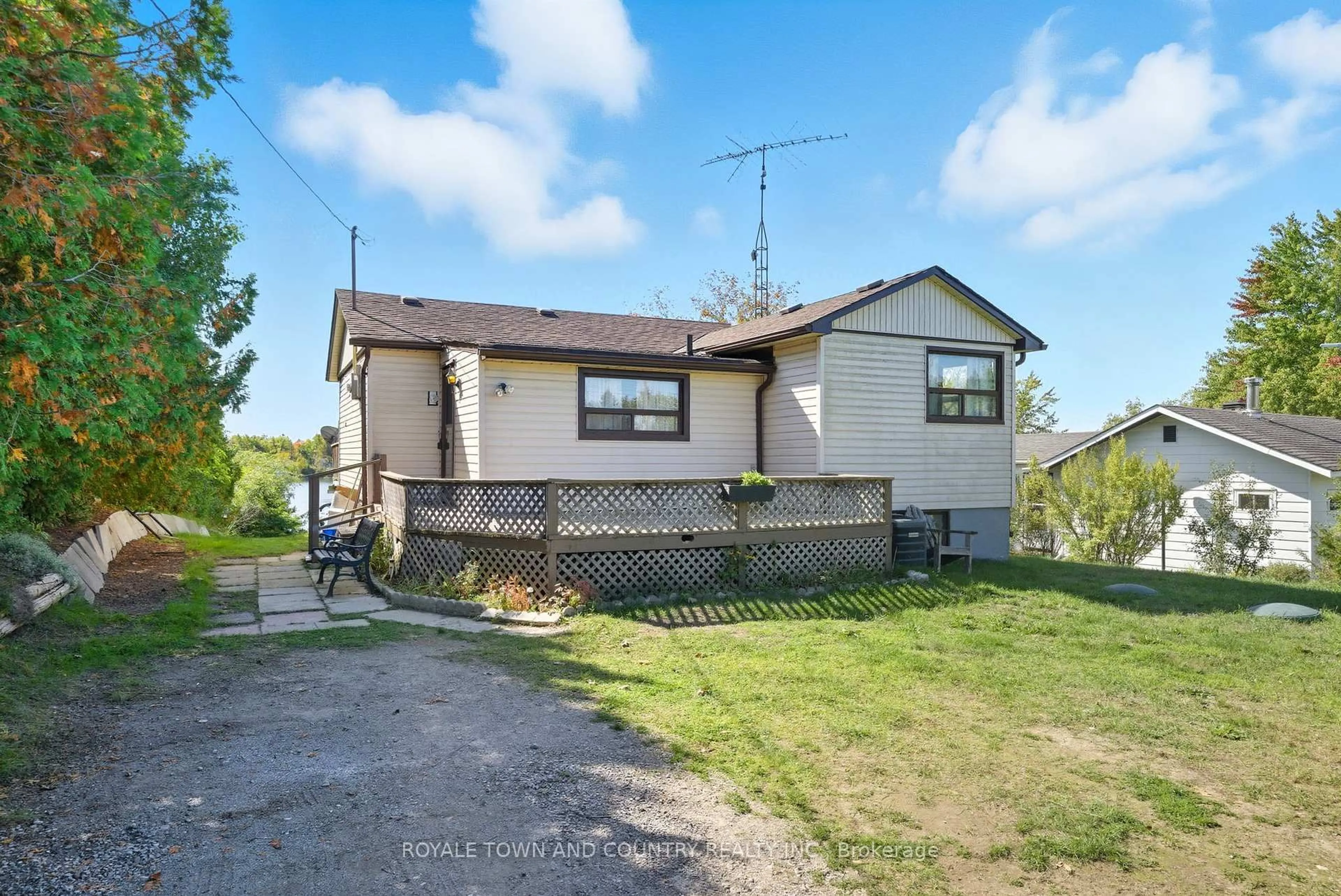 A pic from outside/outdoor area/front of a property/back of a property/a pic from drone, building for 68 Charlore Park Dr, Kawartha Lakes Ontario K0L 2W0