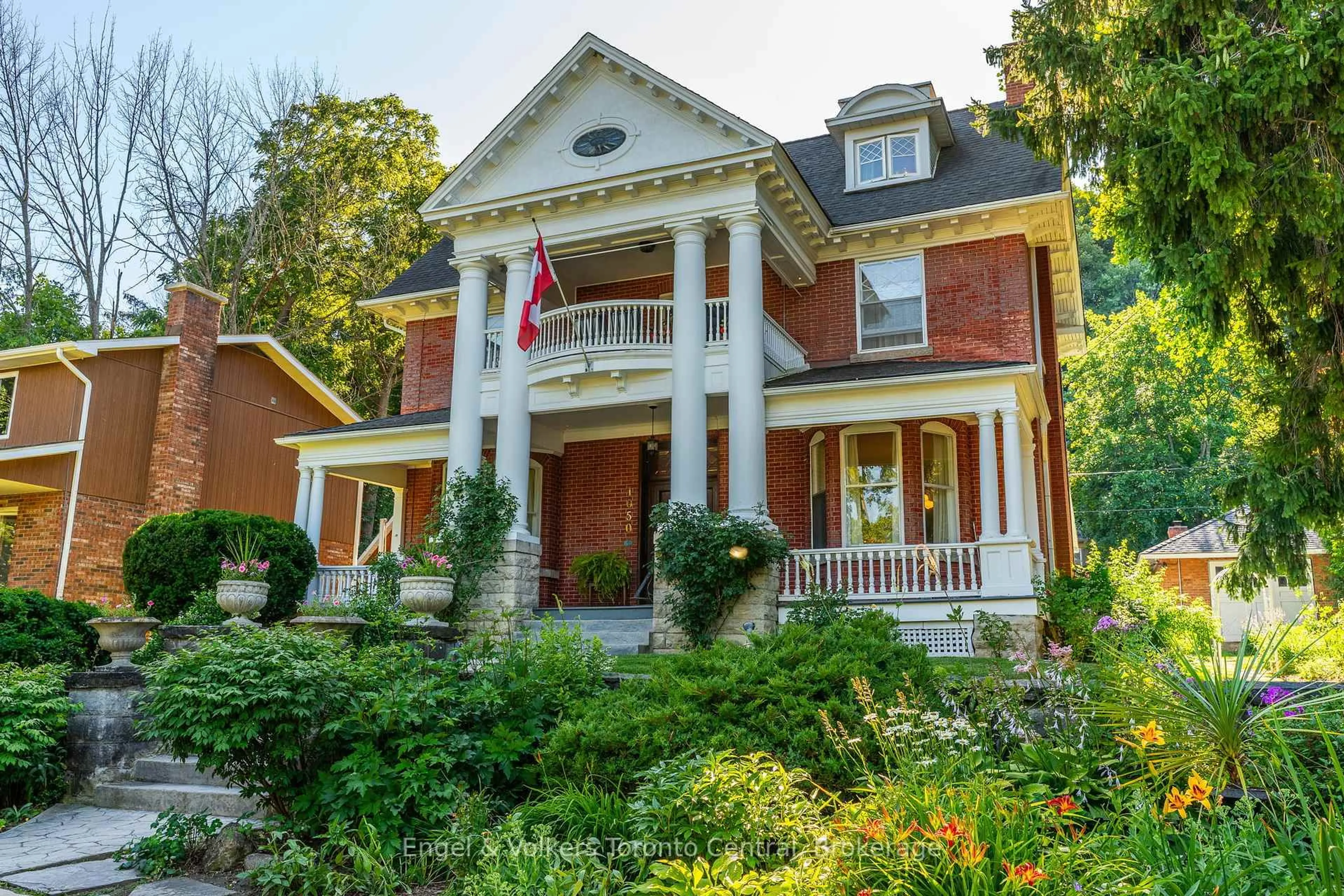 Home with brick exterior material, street for 1050 4th Ave, Owen Sound Ontario N4K 4V9
