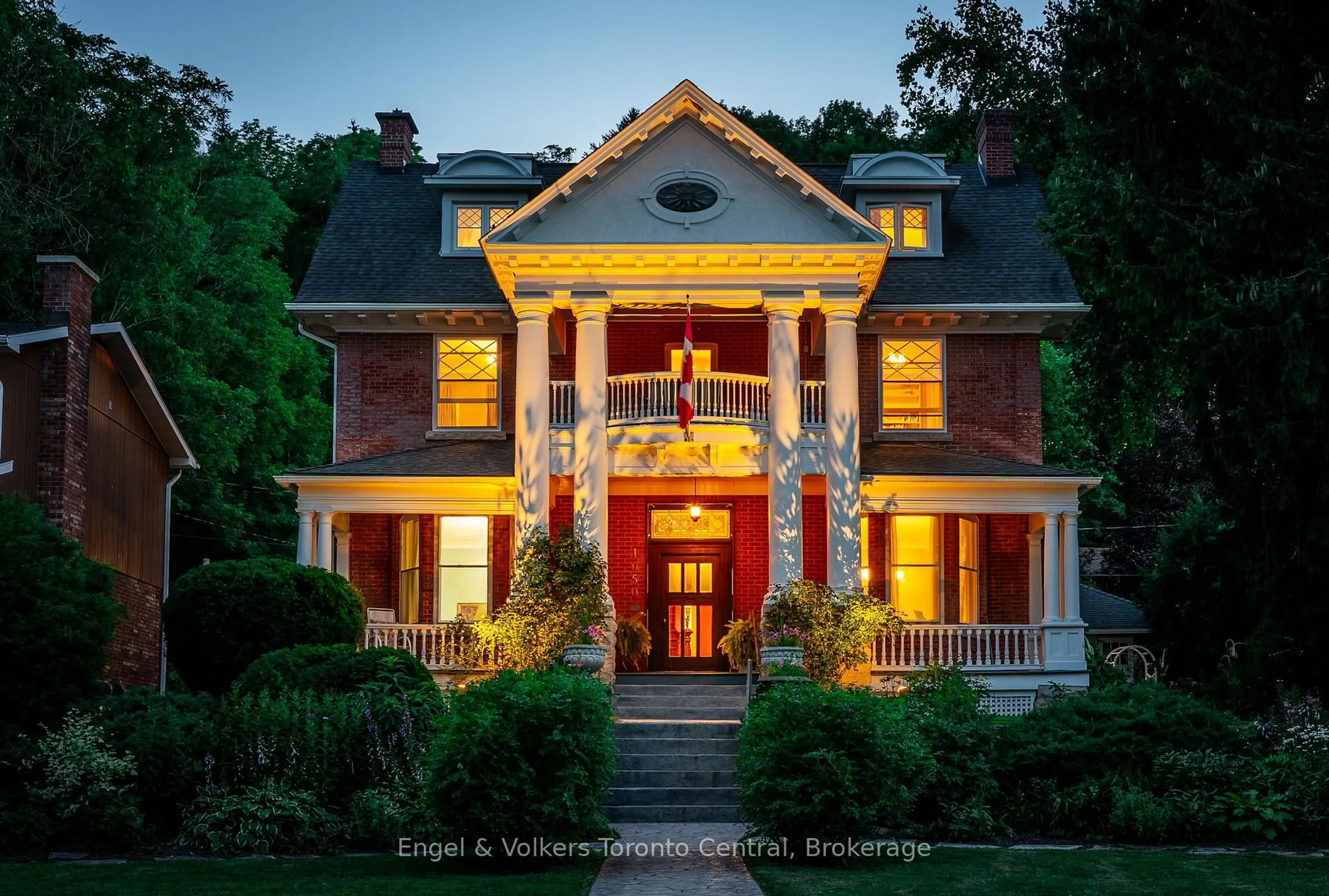 Home with brick exterior material, unknown for 1050 4th Ave, Owen Sound Ontario N4K 4V9