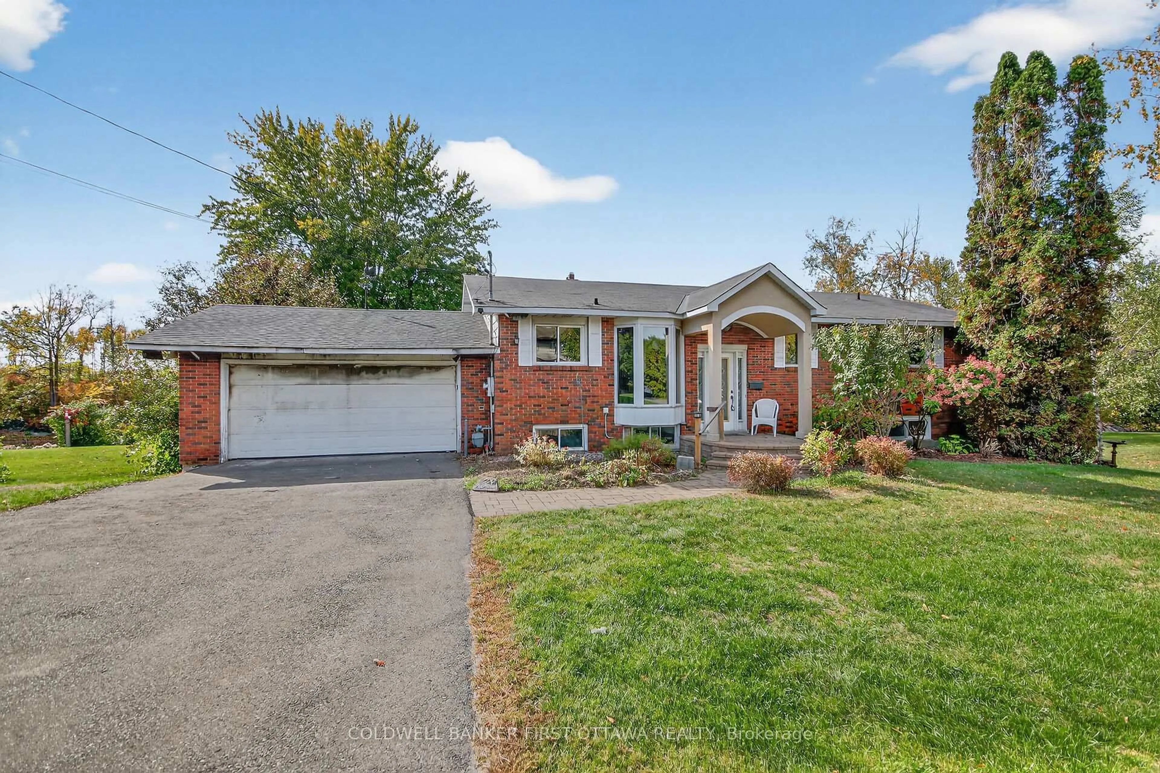 Home with brick exterior material, street for 5228 McLean Cres, Manotick Ontario K4M 1G2