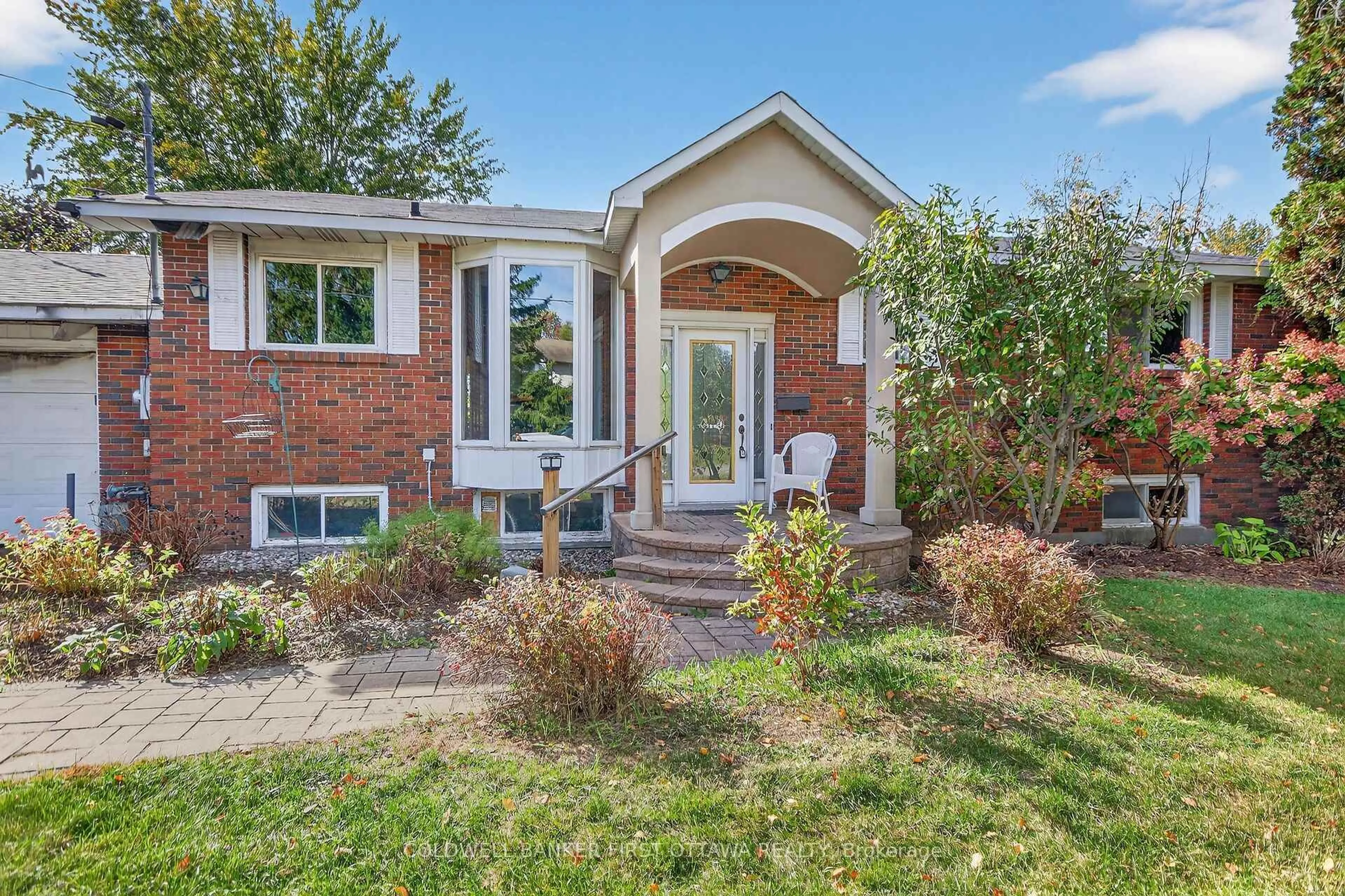 Home with brick exterior material, street for 5228 McLean Cres, Manotick Ontario K4M 1G2