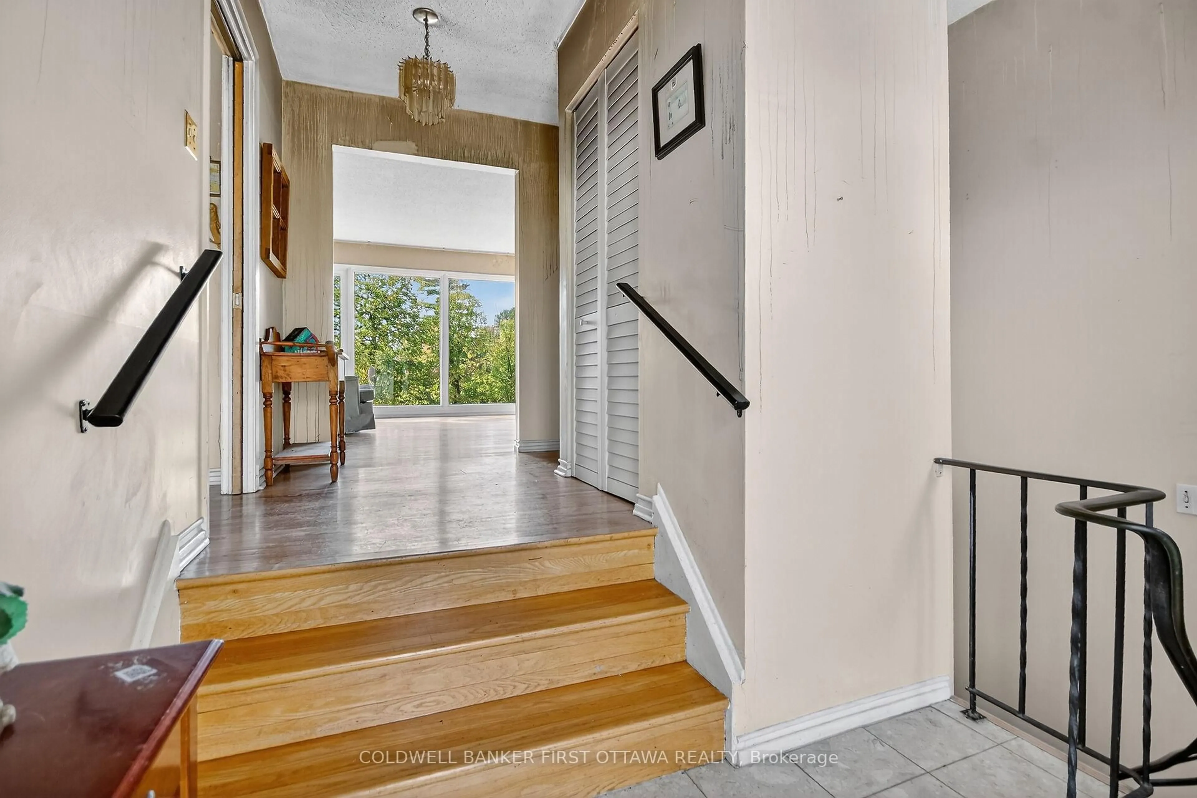 Indoor entryway for 5228 McLean Cres, Manotick Ontario K4M 1G2
