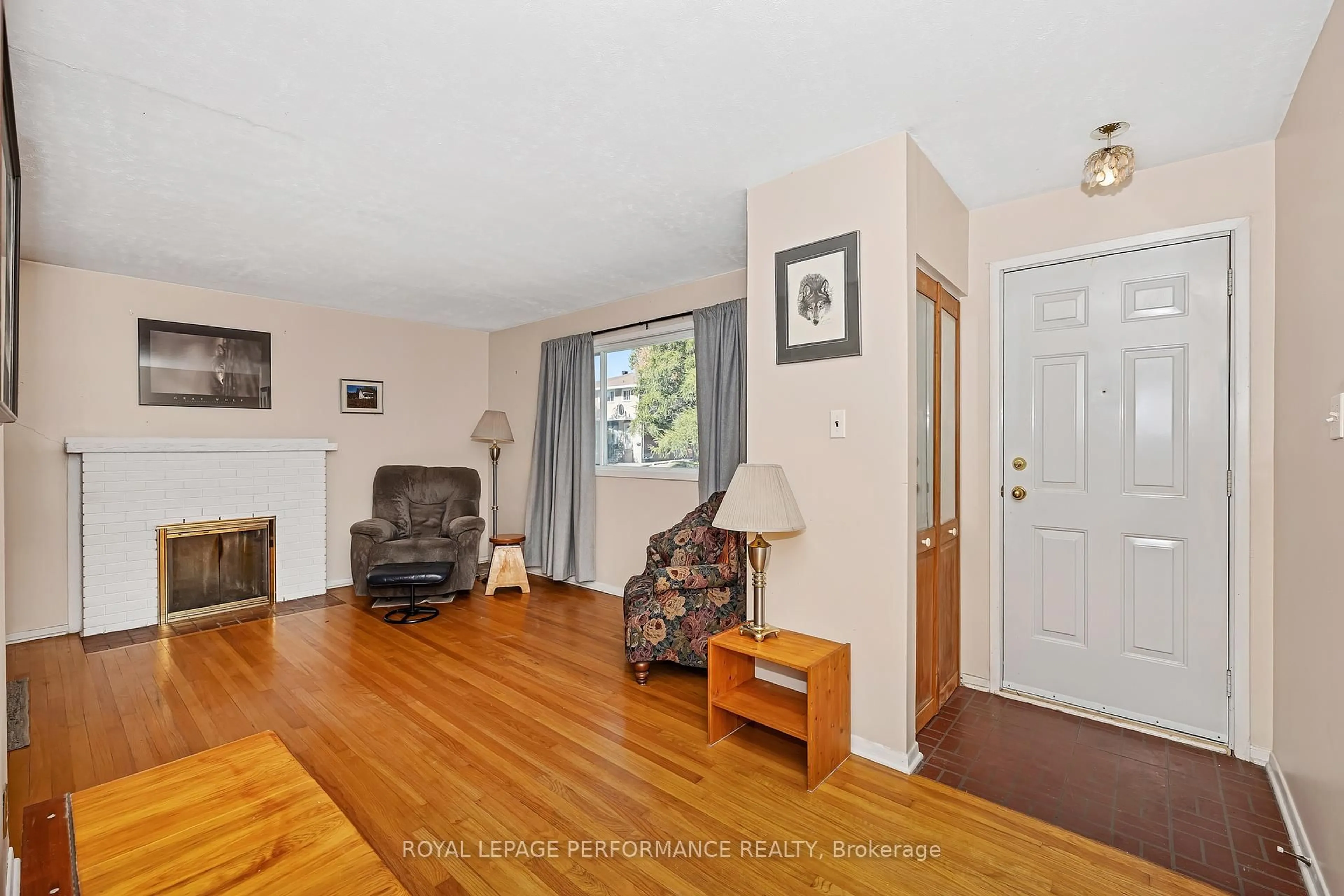 Living room with furniture, wood/laminate floor for 890 Bermuda Ave, Ottawa Ontario K1K 0V9