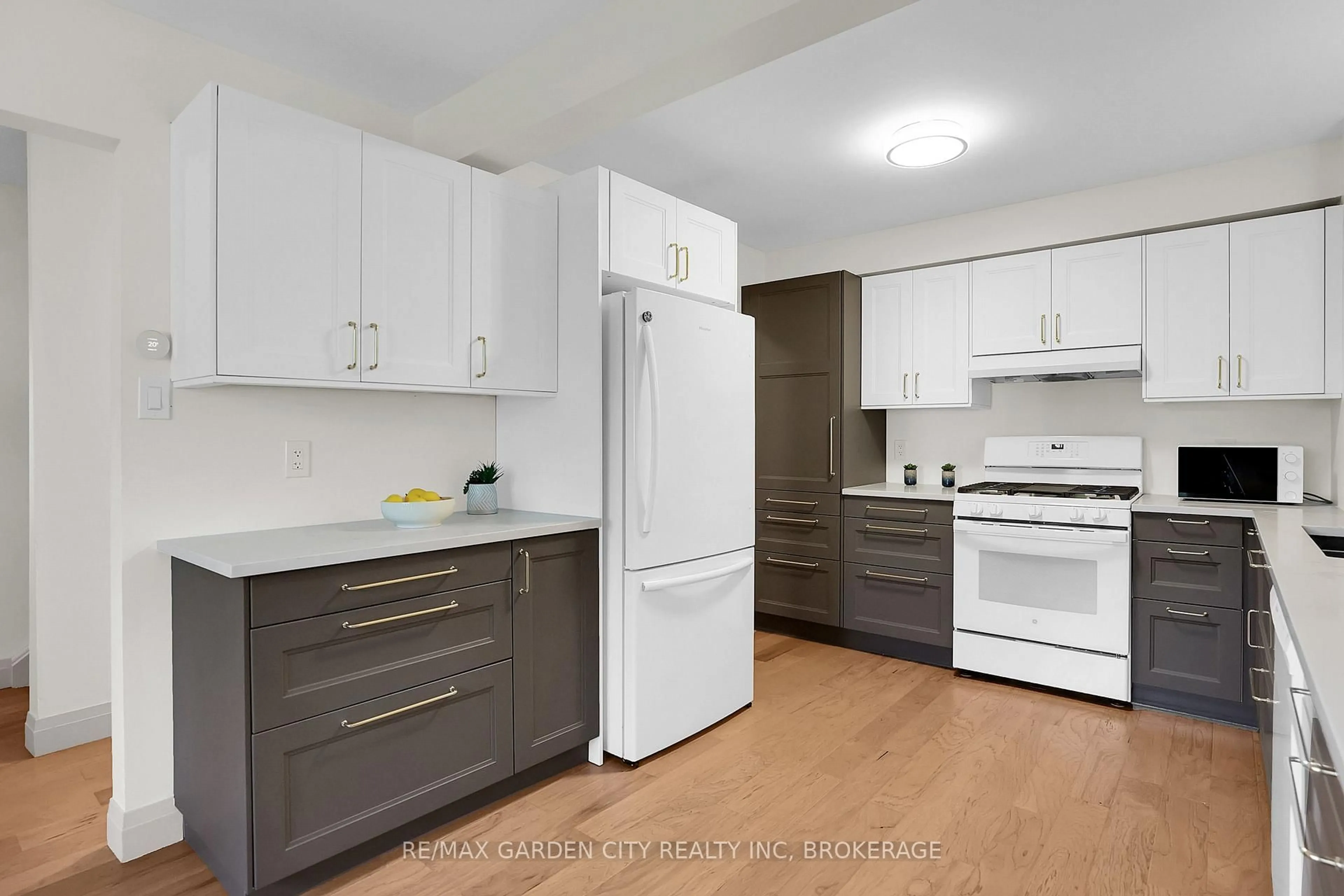 Standard kitchen, unknown for 185 Denistoun St #85, Welland Ontario L3C 6J6