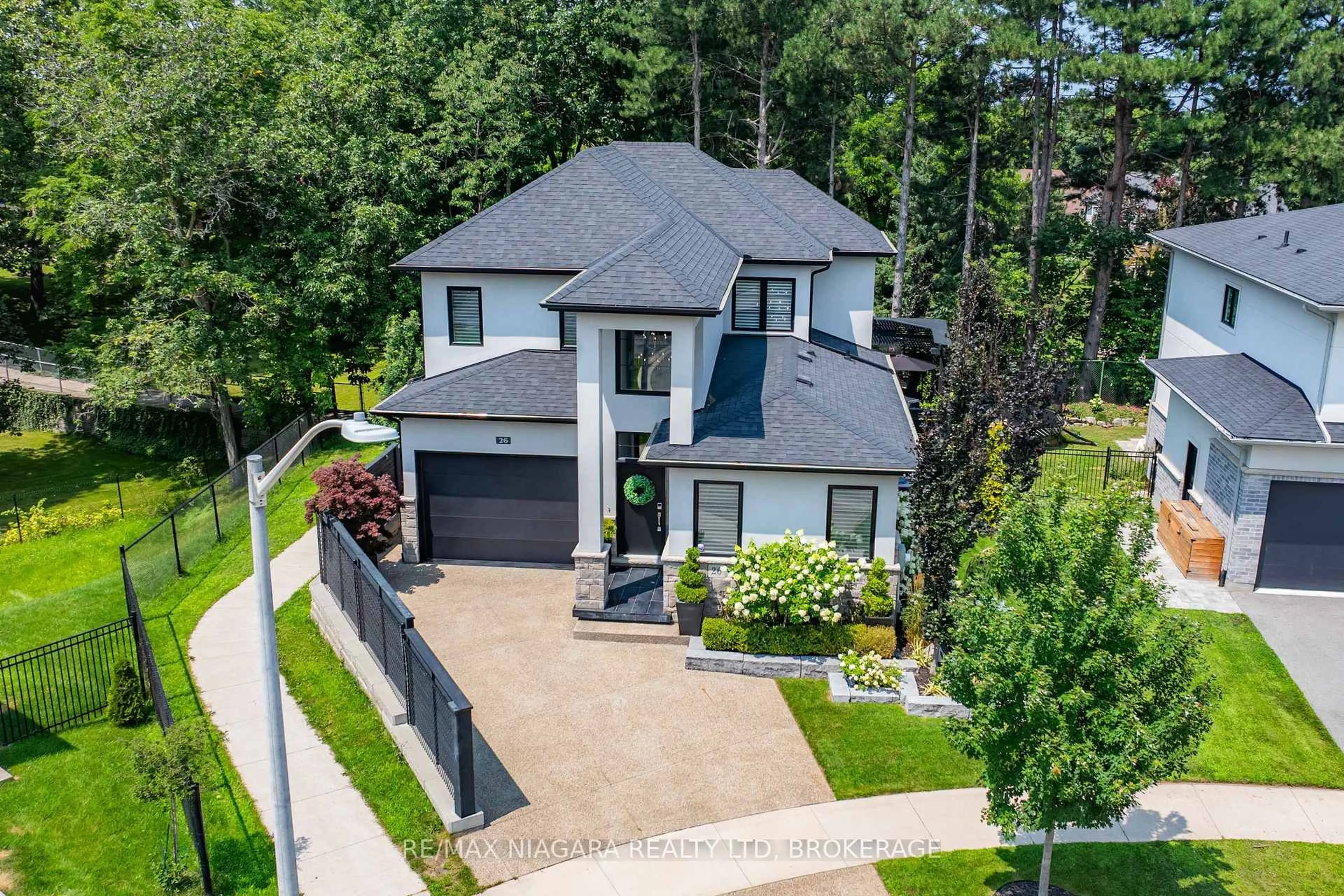 A pic from outside/outdoor area/front of a property/back of a property/a pic from drone, street for 26 Olde School Crt, St. Catharines Ontario L2N 0B1