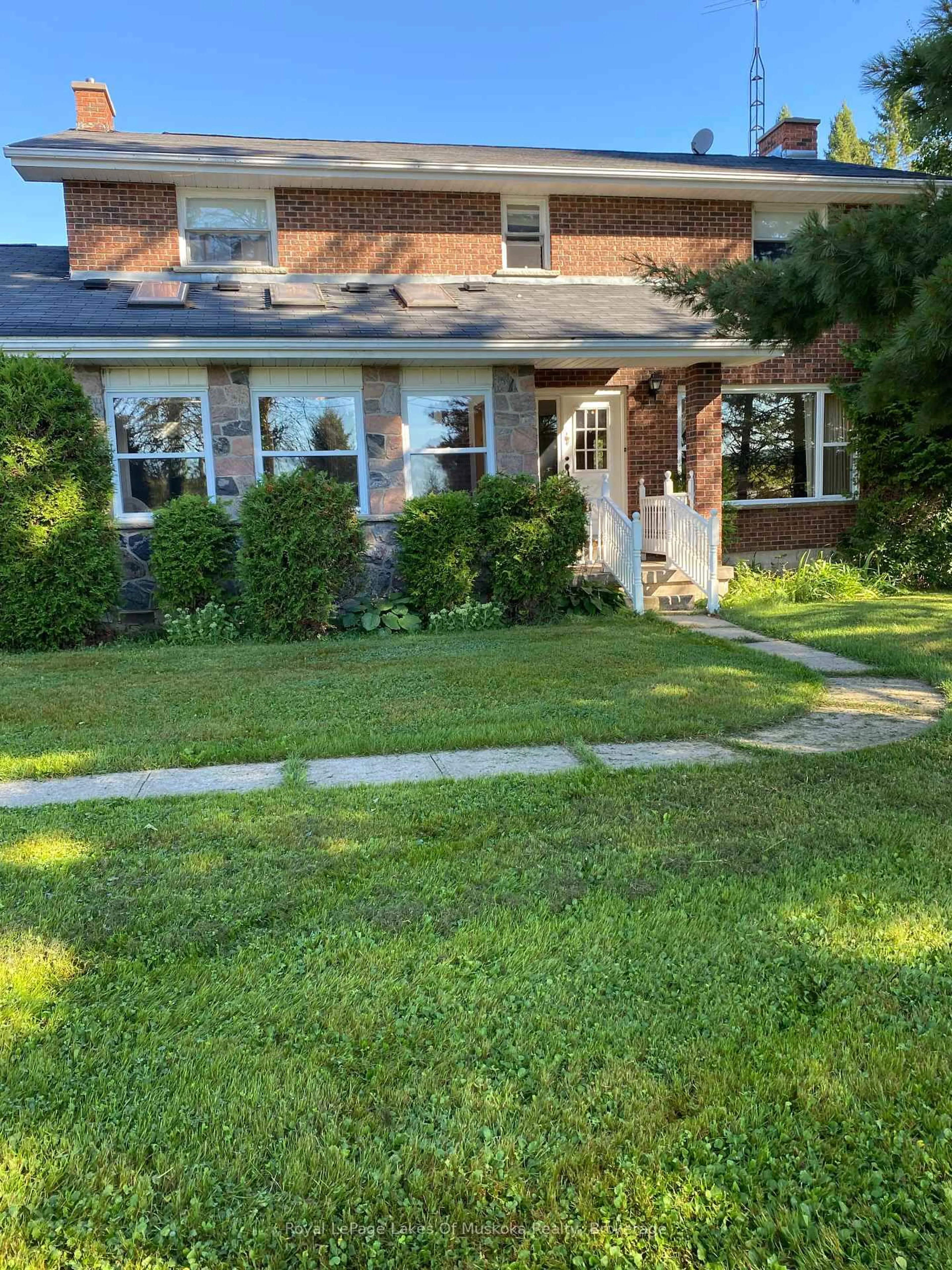 A pic from outside/outdoor area/front of a property/back of a property/a pic from drone, street for 96 520 Highway, Burk's Falls Ontario P0C 1A0