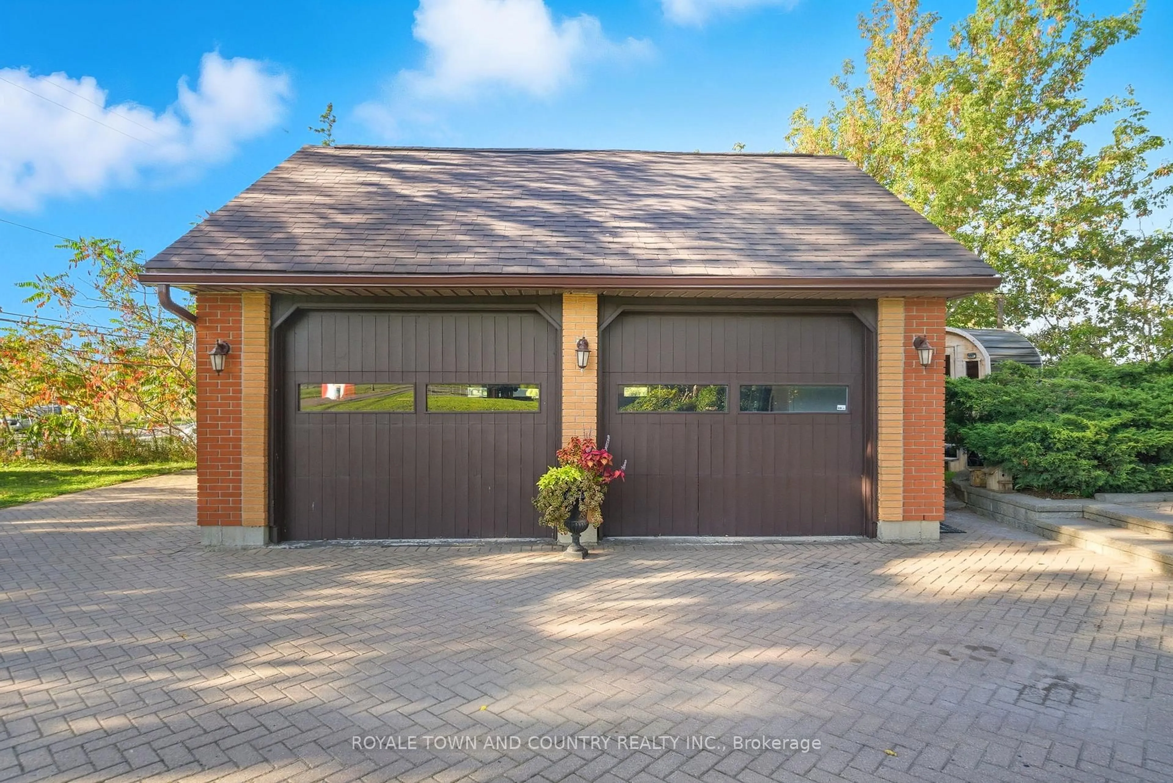 Indoor garage for 234 Angeline St, Kawartha Lakes Ontario K9V 5E9