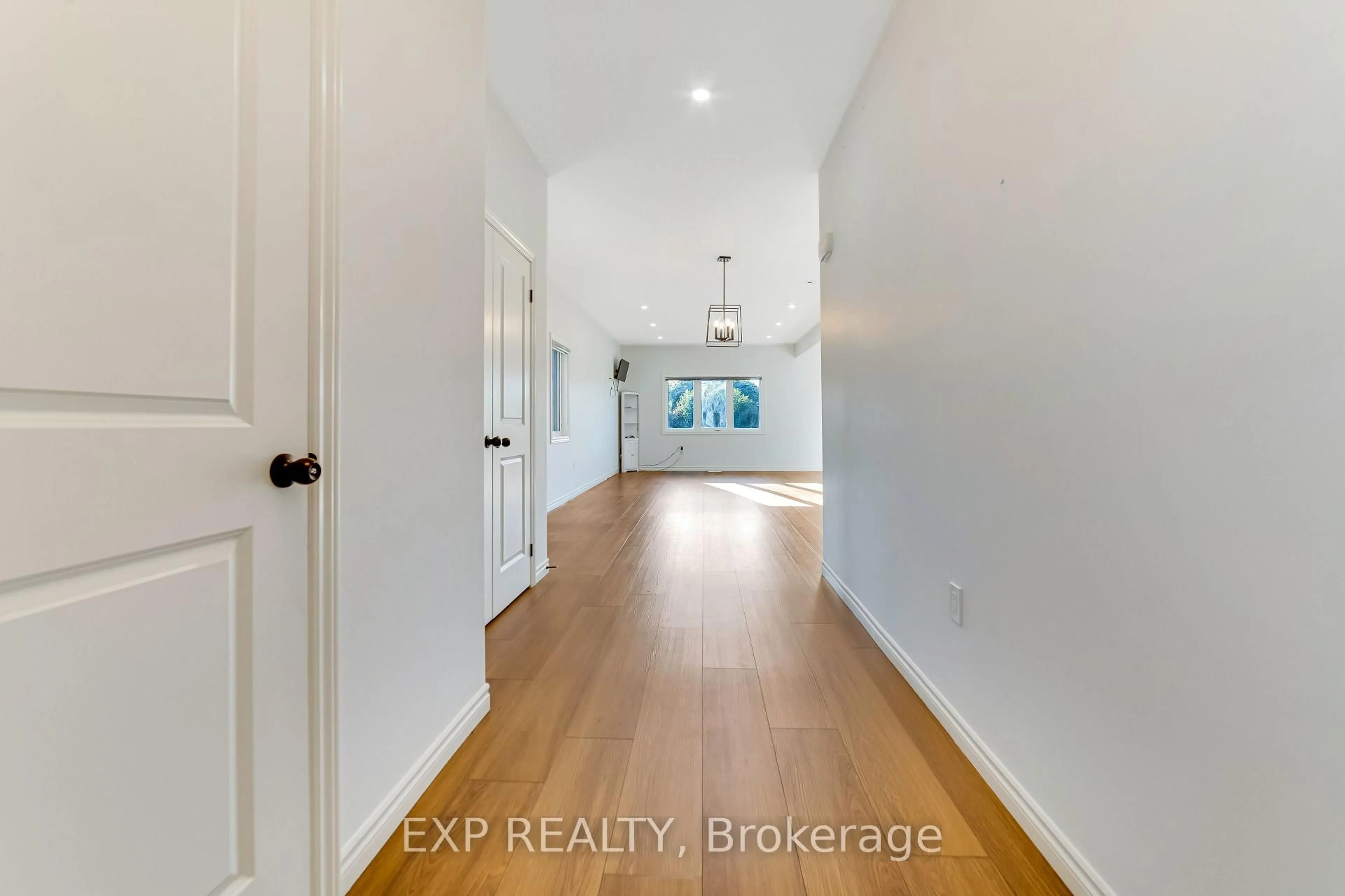 Indoor entryway for 3763 Somerston Cres, London South Ontario N6L 0G1