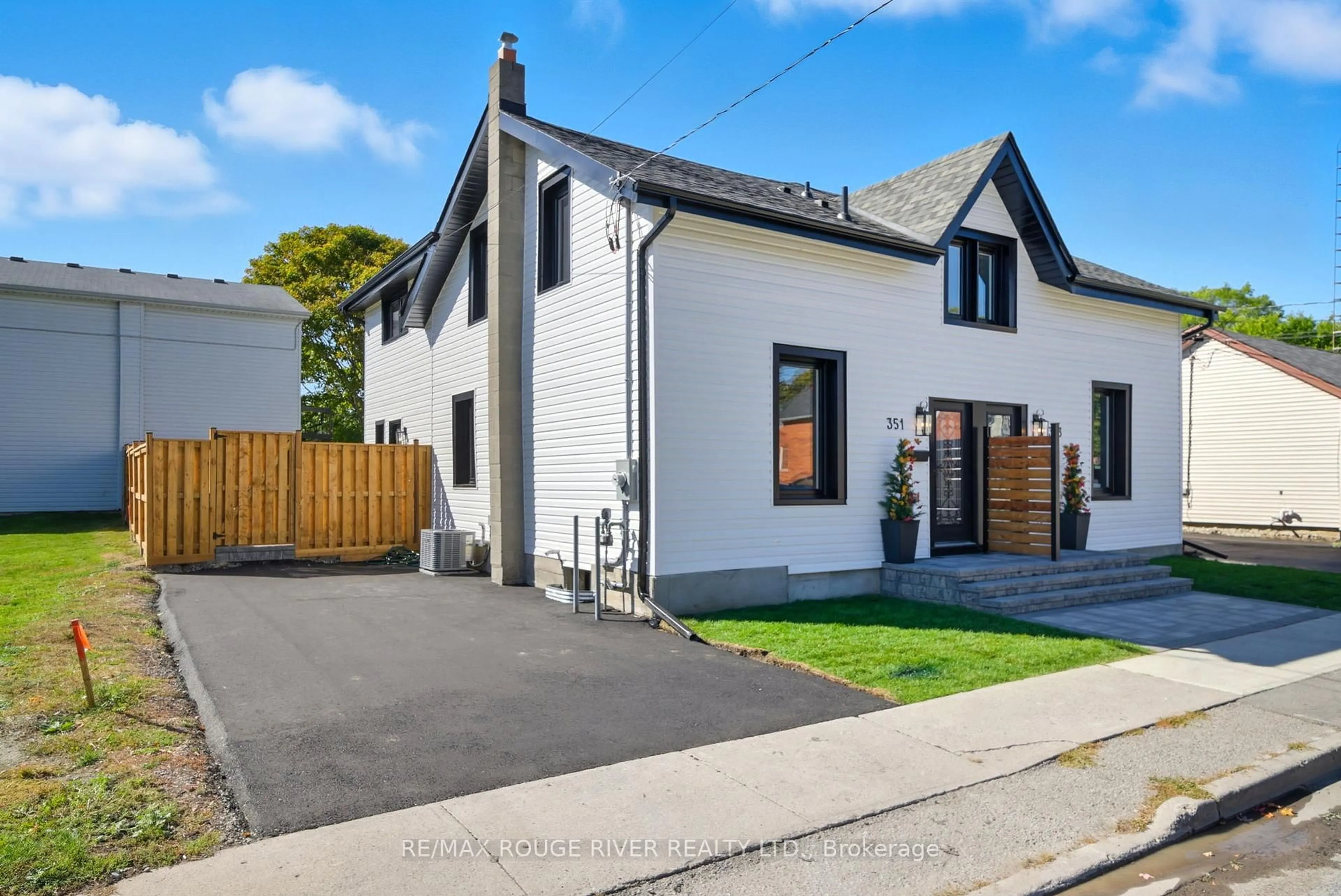 A pic from outside/outdoor area/front of a property/back of a property/a pic from drone, street for 351 John St, Cobourg Ontario K9A 3T4