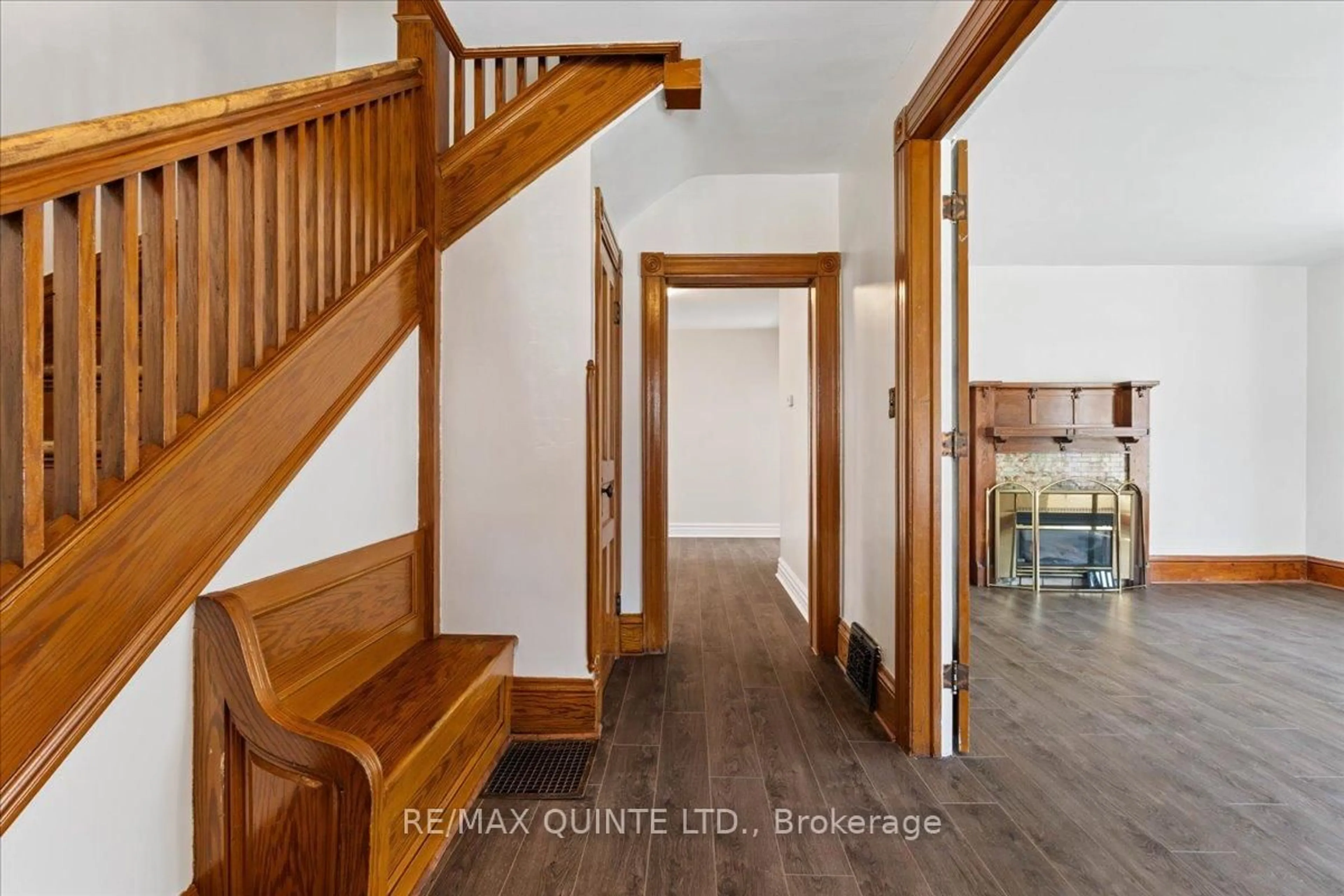 Indoor entryway for 159 Ann St, Belleville Ontario K8N 3L2