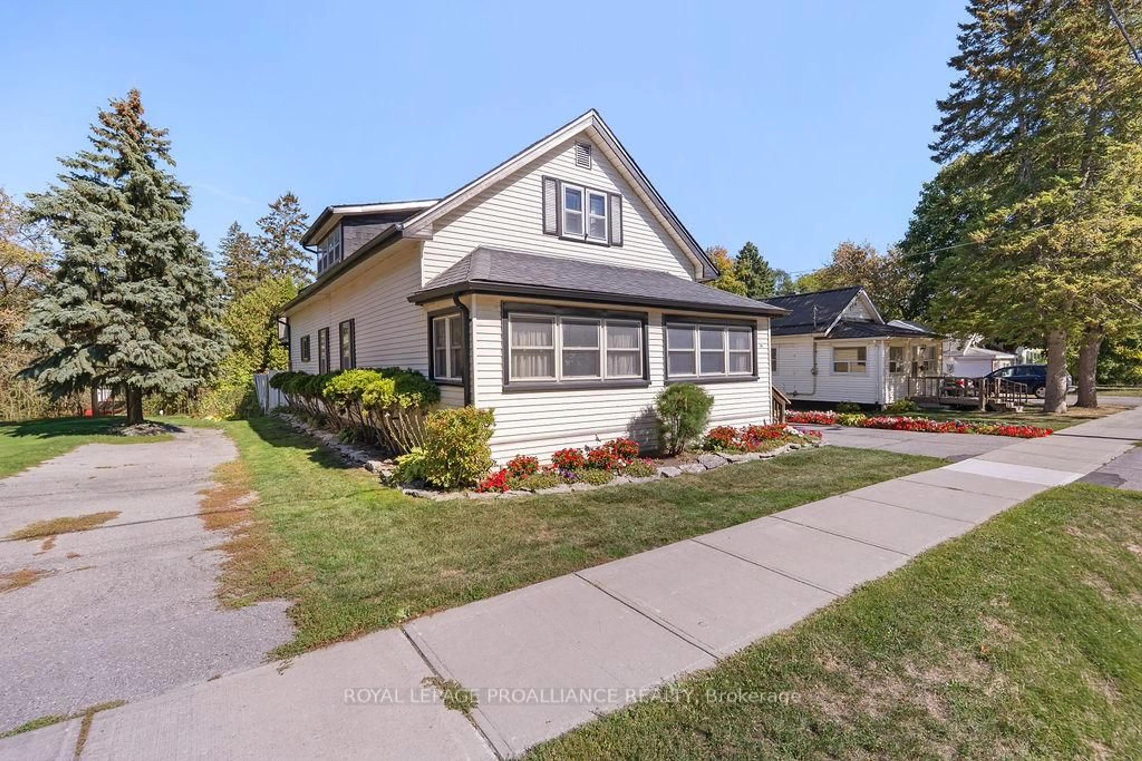Home with vinyl exterior material, street for 59 Purdy St, Belleville Ontario K8P 1Y8