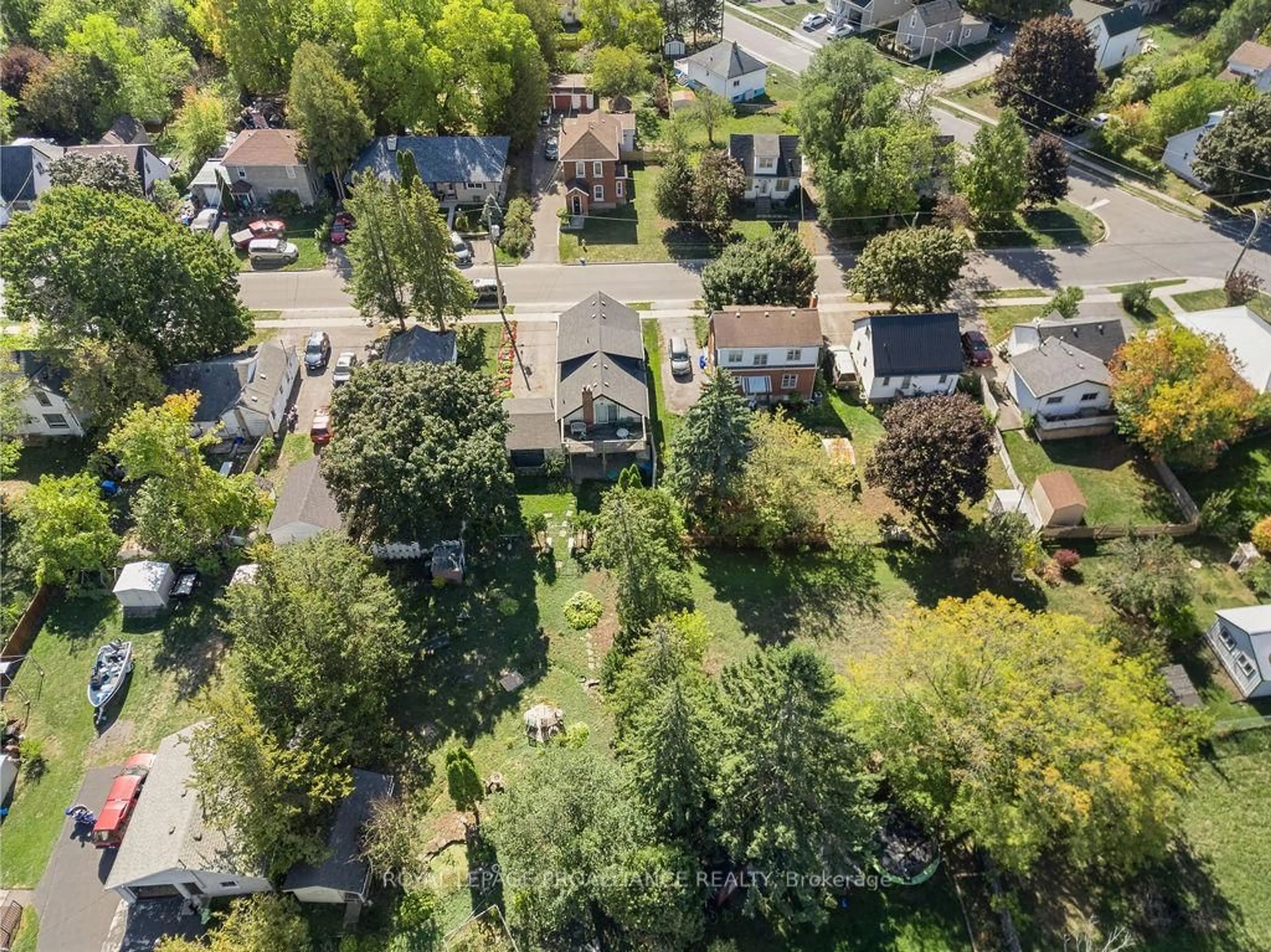 A pic from outside/outdoor area/front of a property/back of a property/a pic from drone, street for 59 Purdy St, Belleville Ontario K8P 1Y8
