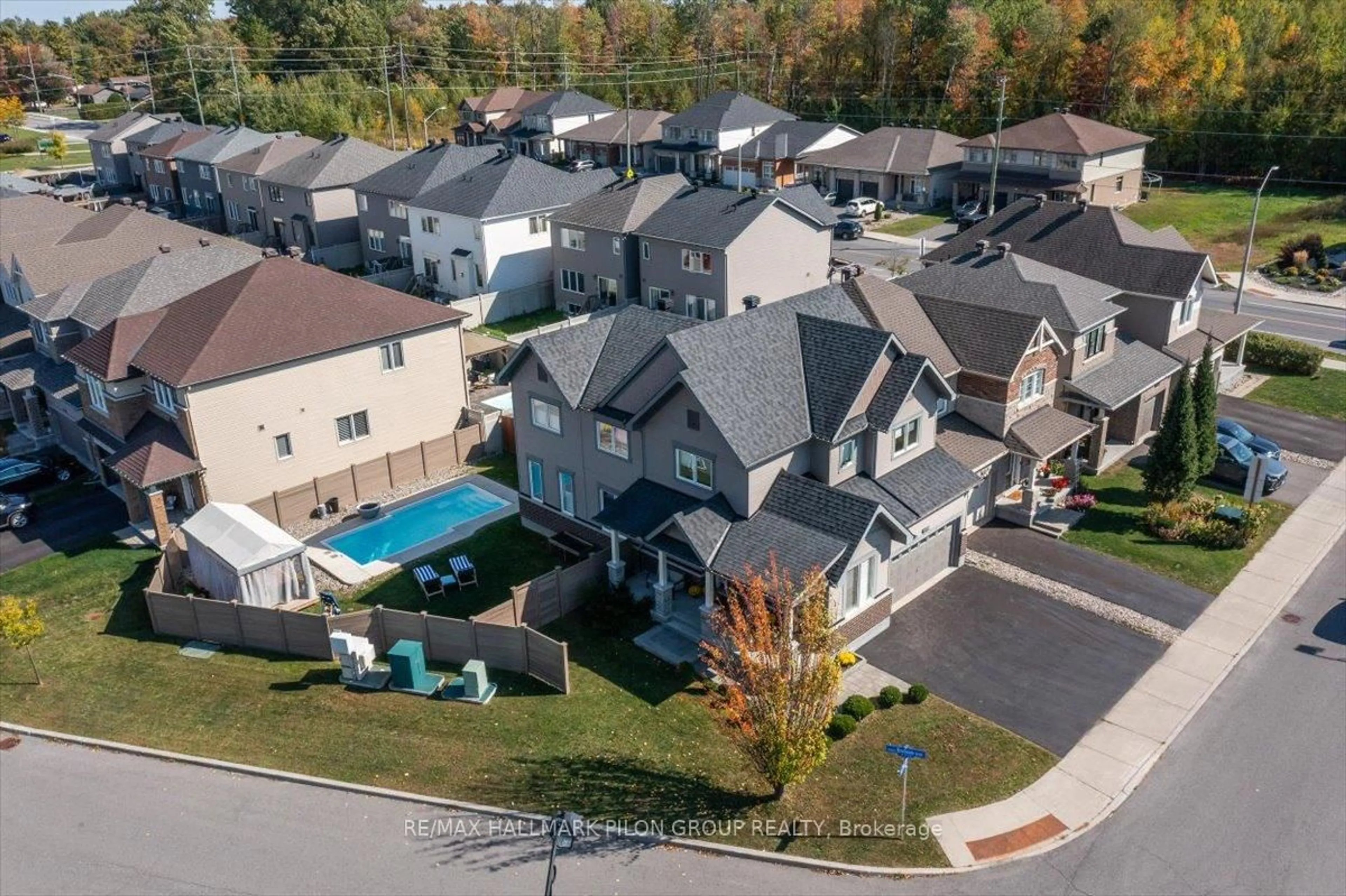 A pic from outside/outdoor area/front of a property/back of a property/a pic from drone, street for 200 Enclave Walk, Ottawa Ontario K1W 0J4