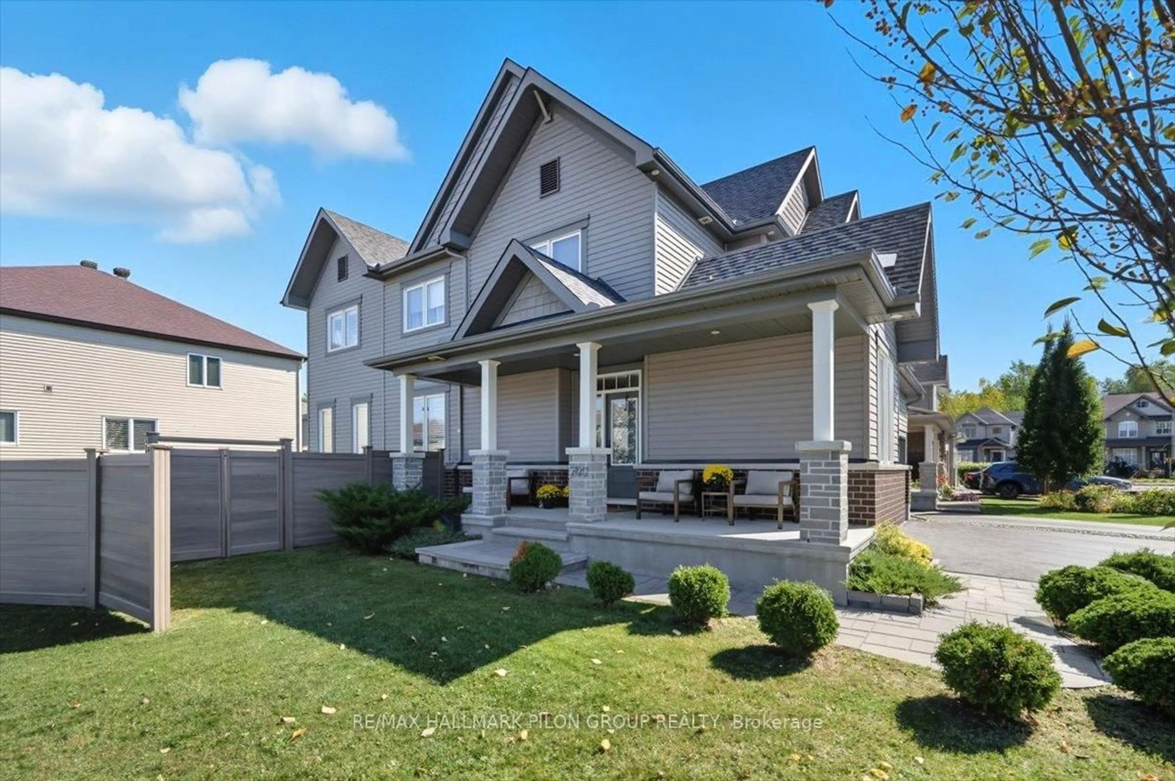 Home with vinyl exterior material, street for 200 Enclave Walk, Ottawa Ontario K1W 0J4