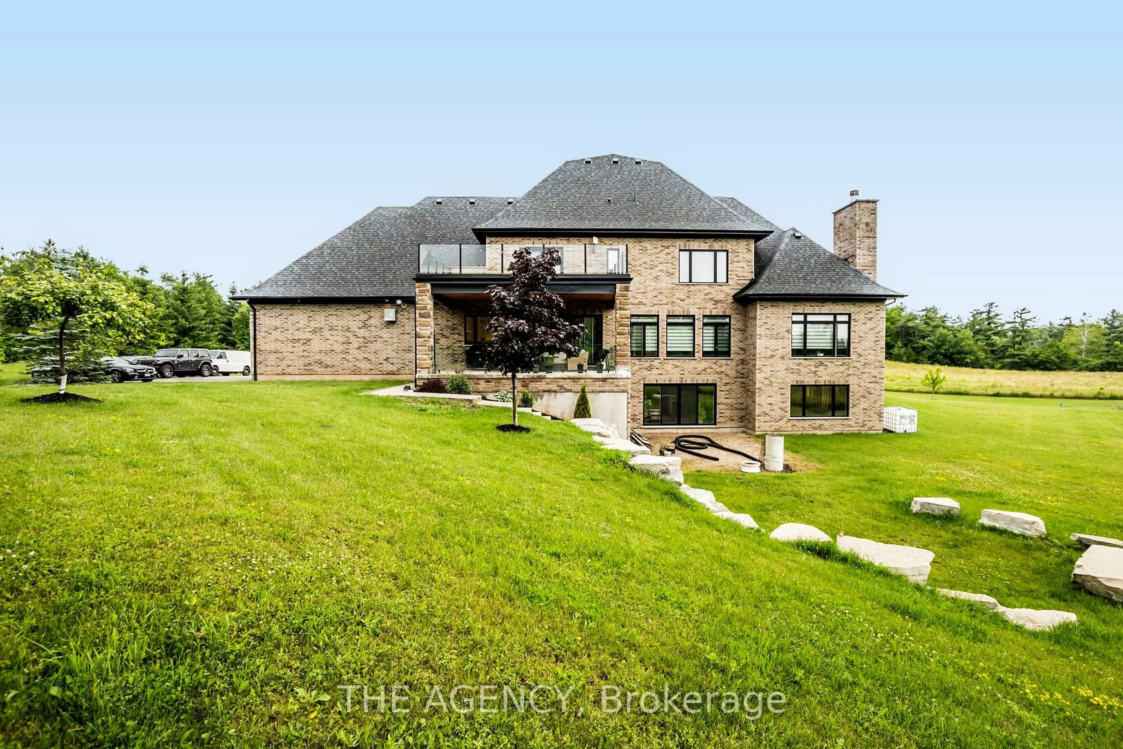 A pic from outside/outdoor area/front of a property/back of a property/a pic from drone, unknown for 7645 Maltby Rd, Puslinch Ontario N0B 2J0