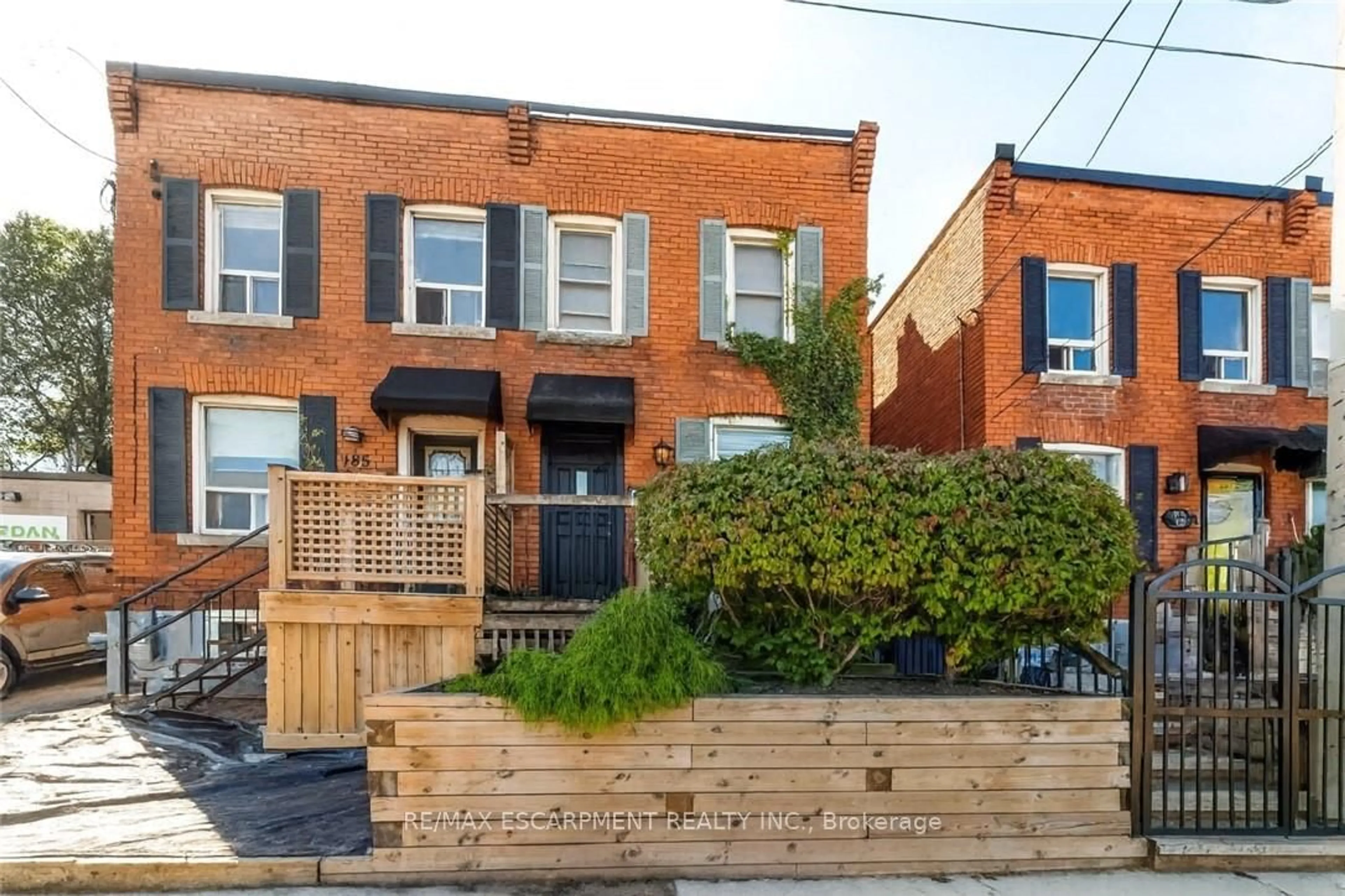 Home with brick exterior material, street for 187 Barton St, Hamilton Ontario L8R 2H3