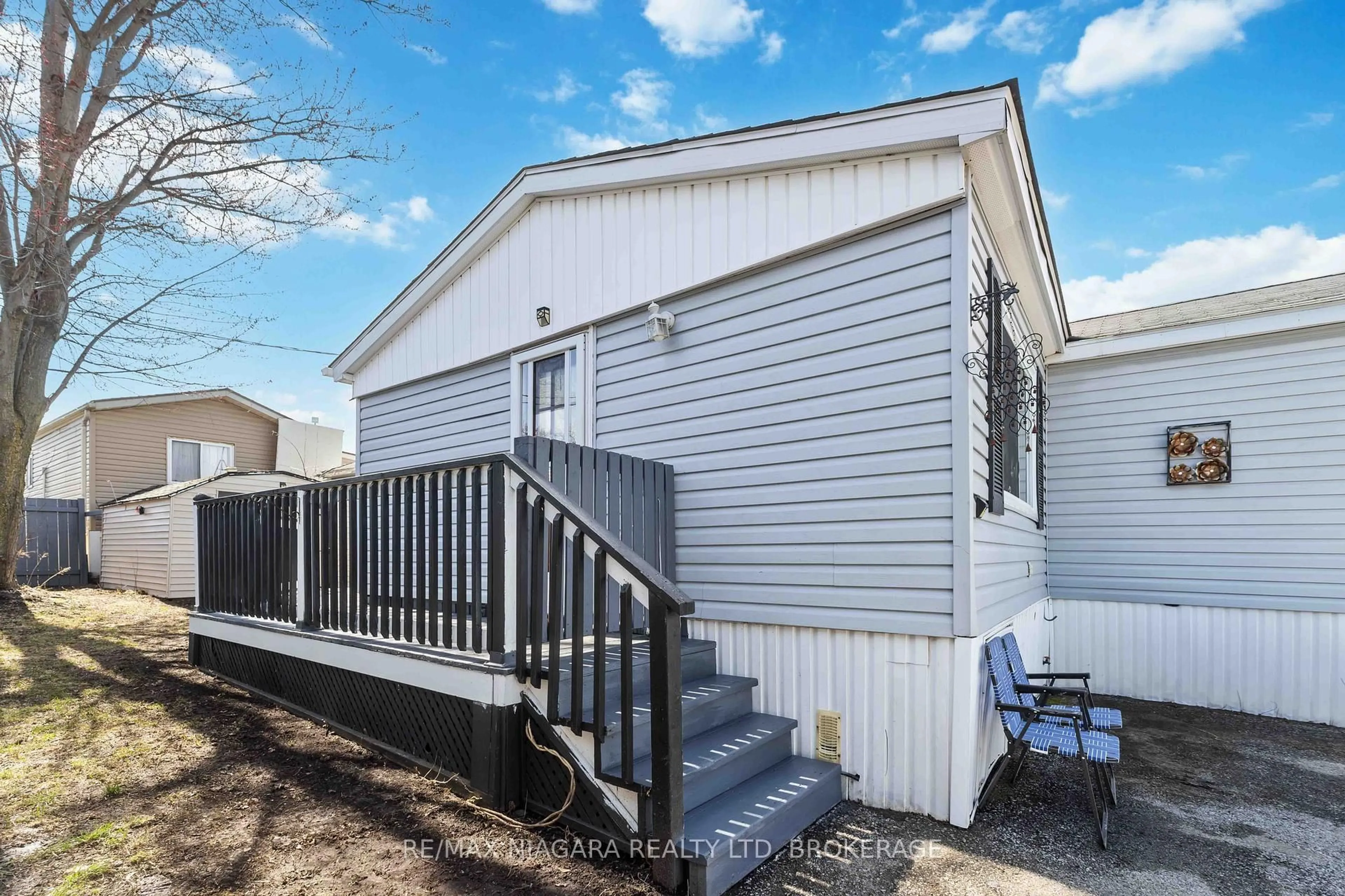 Home with vinyl exterior material, street for 2175 MEWBURN Rd #21, Niagara Falls Ontario L2E 6S4