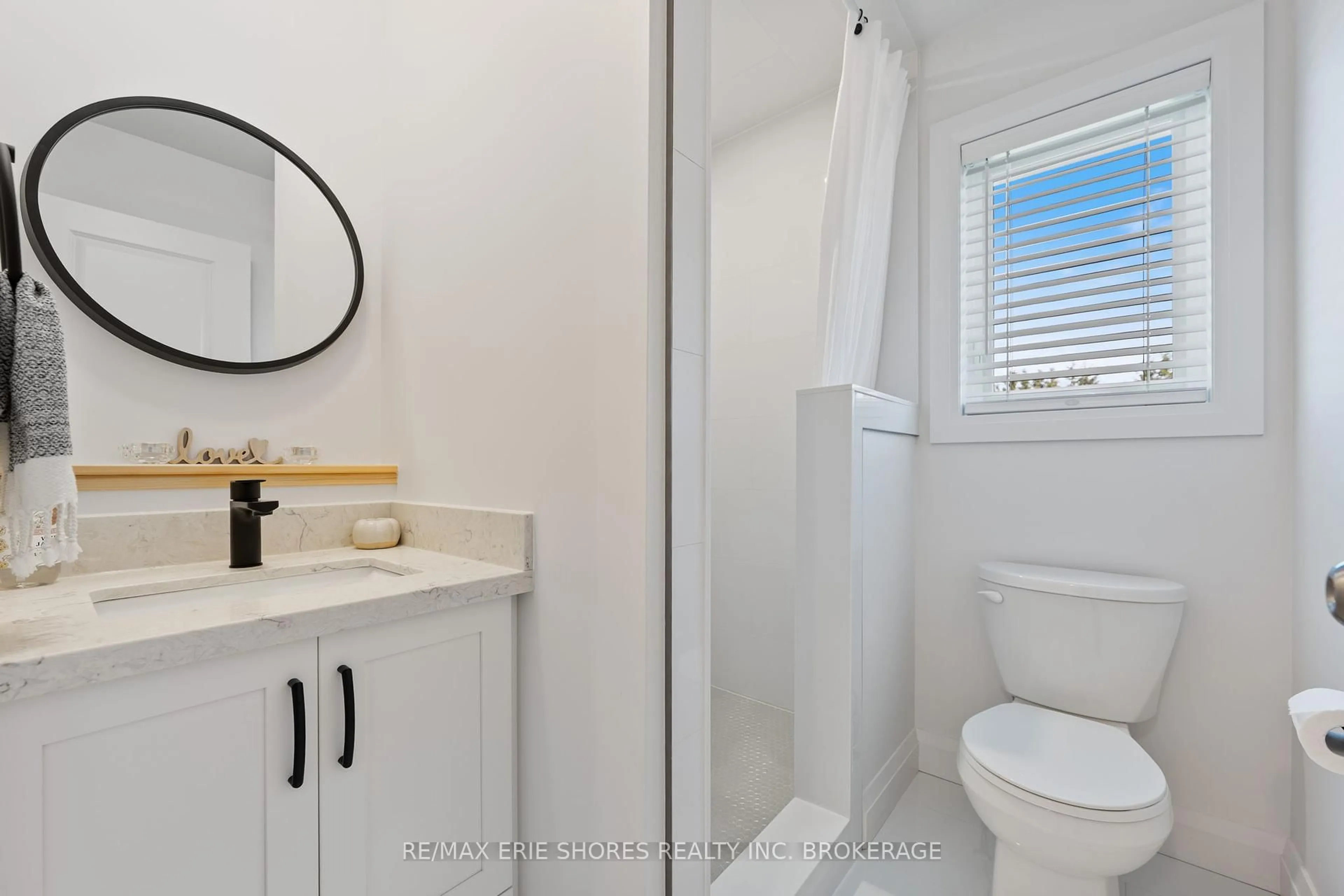 Standard bathroom, ceramic/tile floor for 1 Peachleaf Lane, Norfolk Ontario N0E 1Y0
