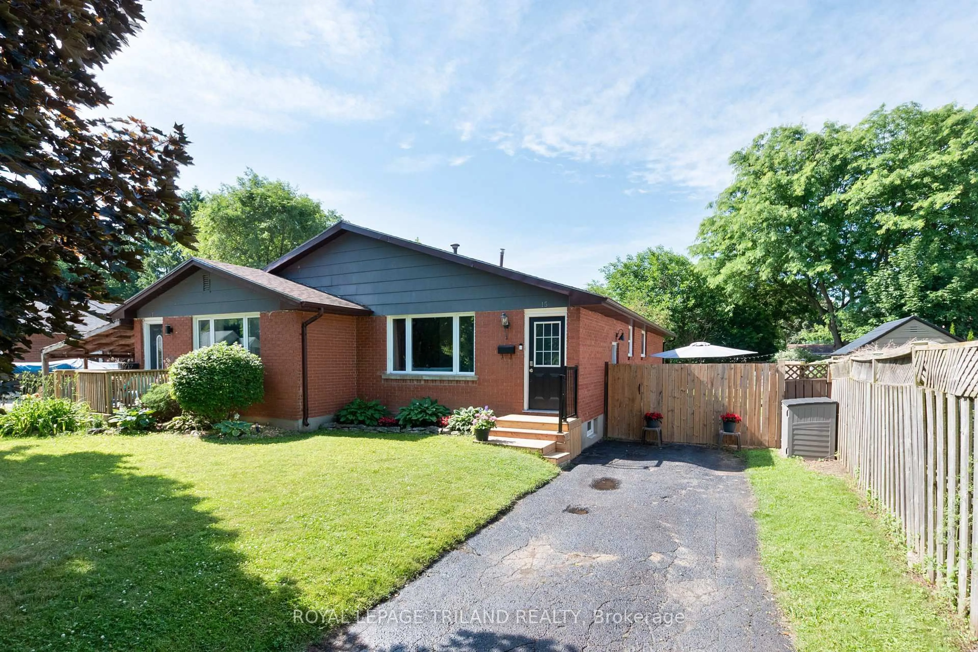 Unknown for 15 Mohegan Cres, London East Ontario N5V 2X7