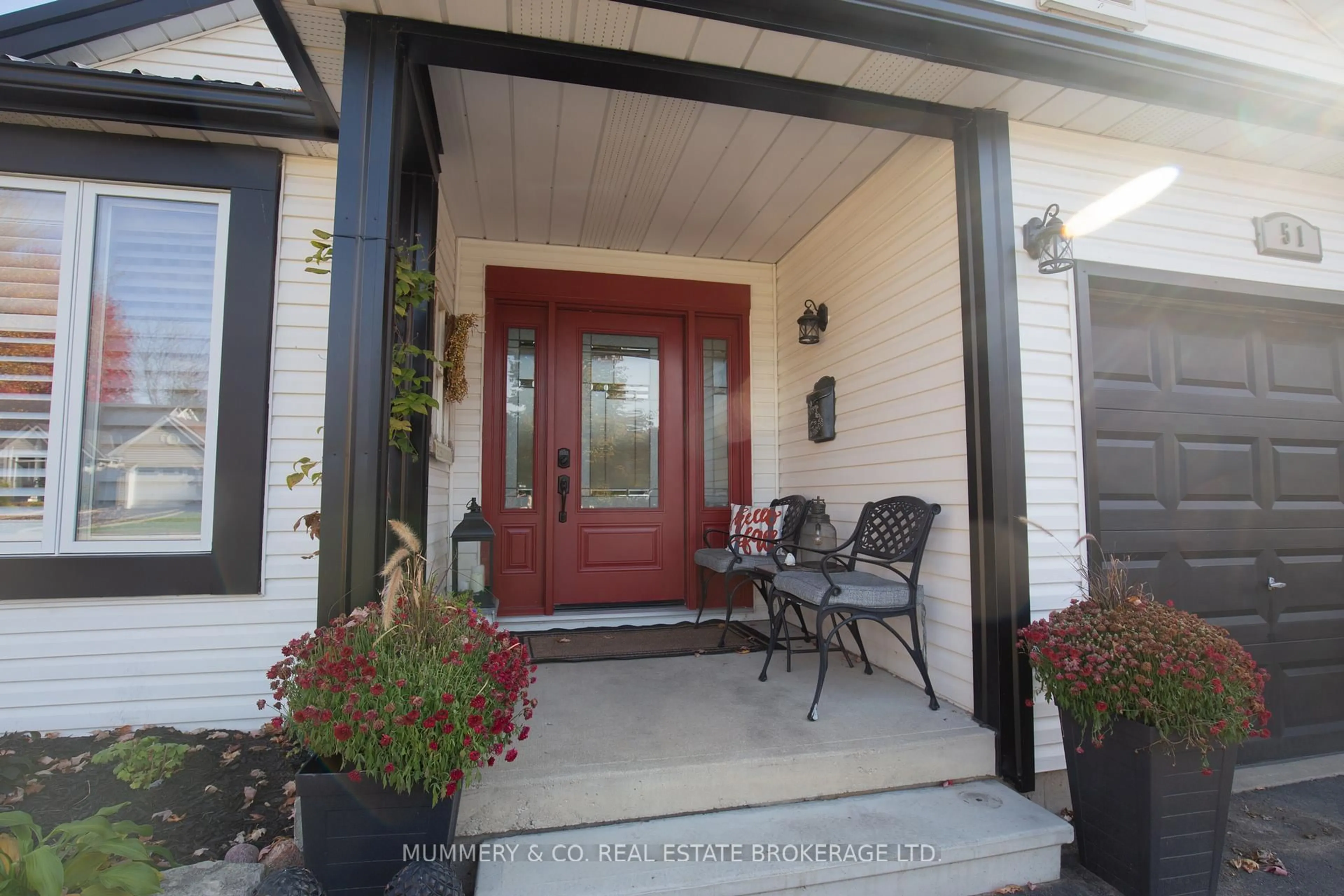 Indoor entryway for 51 Leslie Ave, Norfolk Ontario N0A 1N4