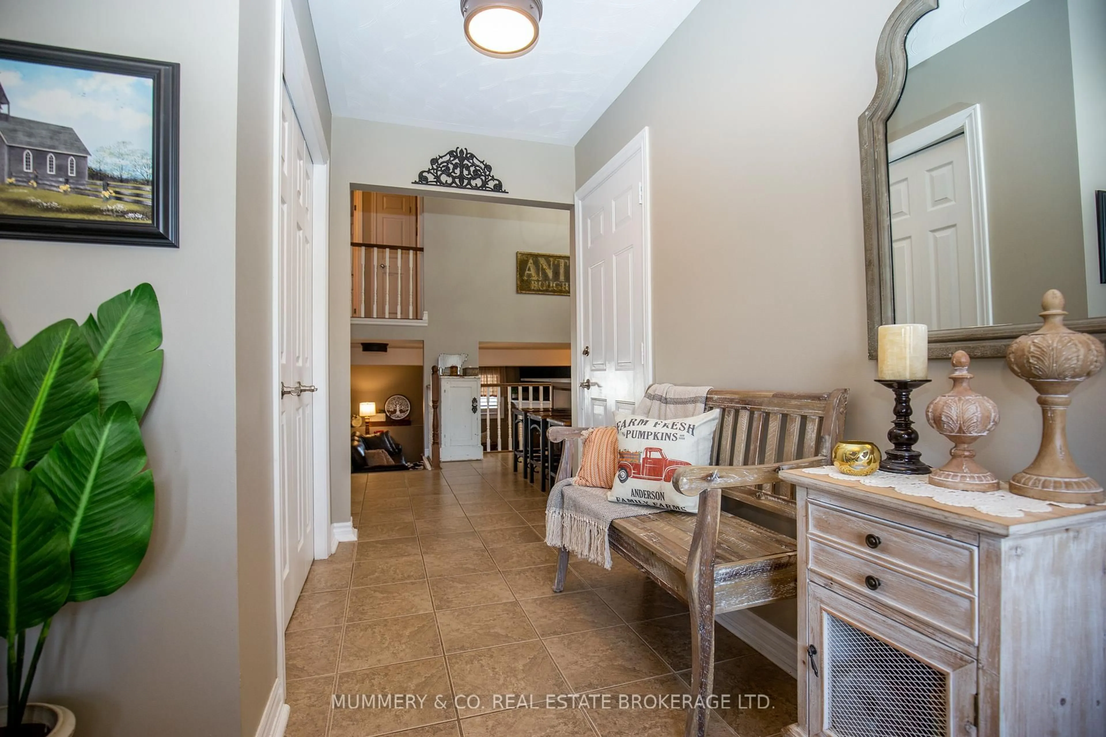 Indoor entryway for 51 Leslie Ave, Norfolk Ontario N0A 1N4