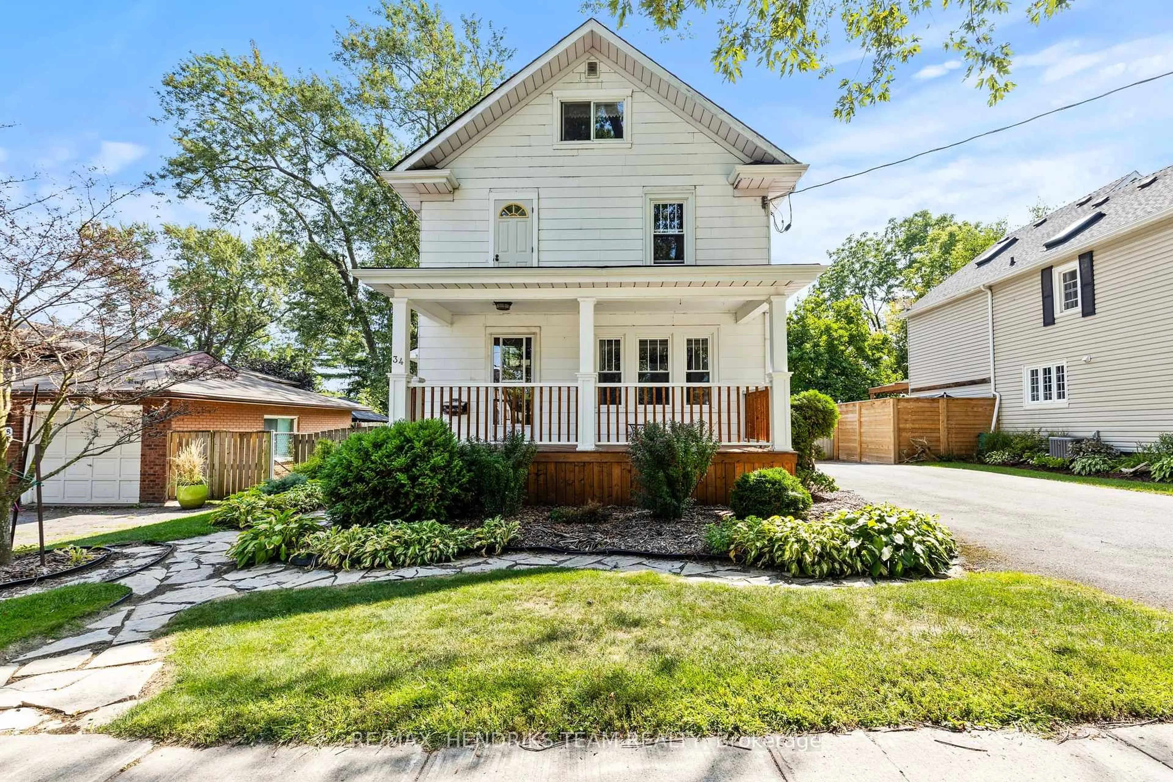 Home with brick exterior material, street for 34 College St, Pelham Ontario L0S 1E0
