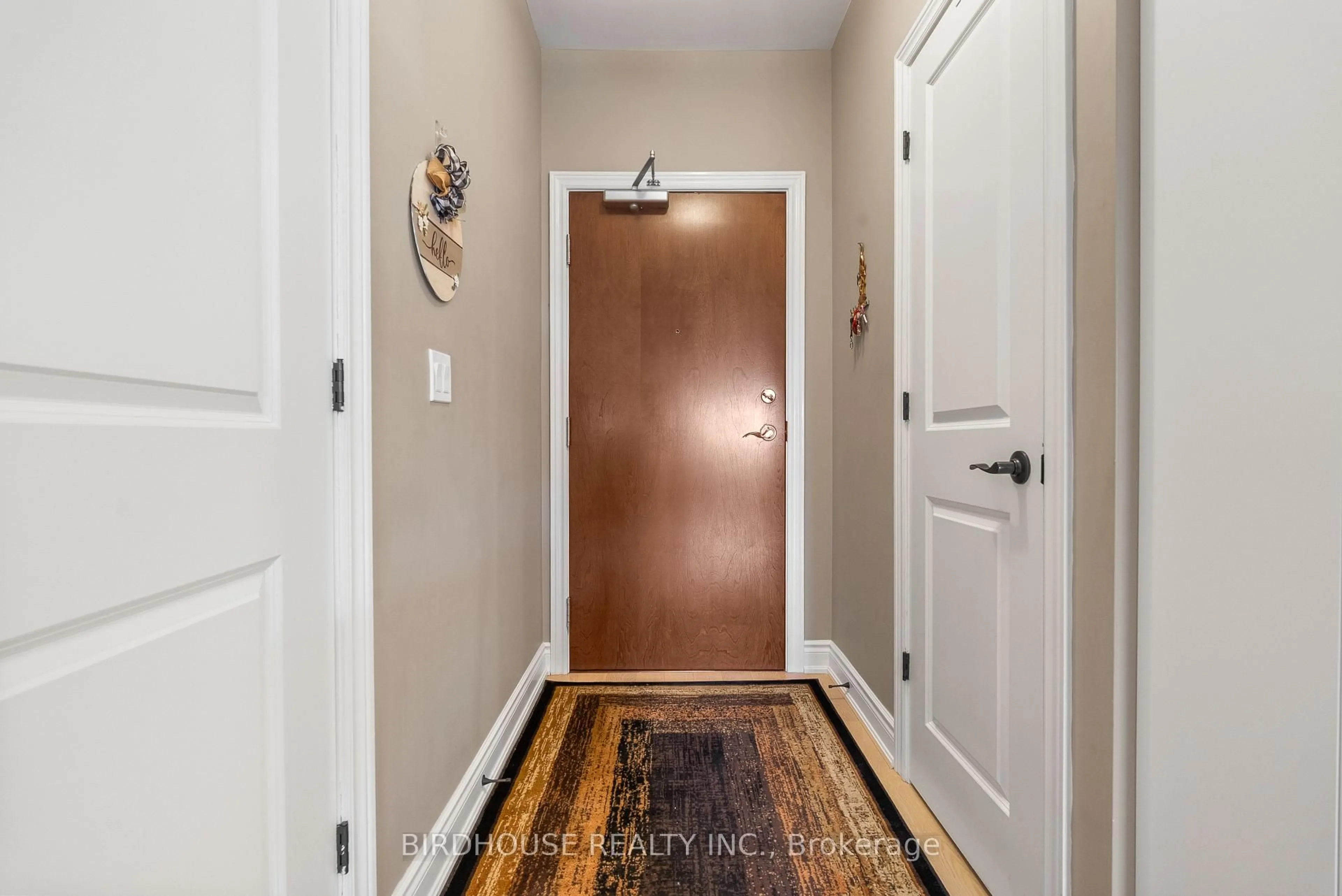 Indoor entryway for 94 Francis St #301, Kawartha Lakes Ontario K0M 1N0