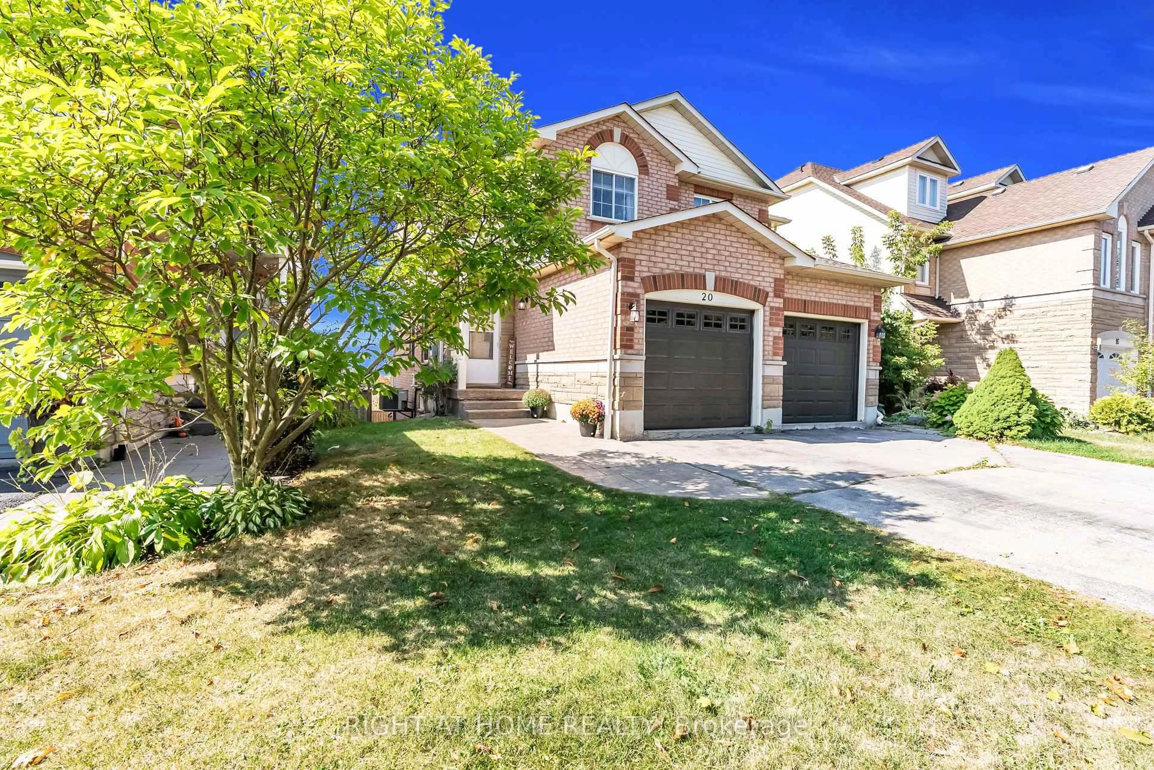 A pic from outside/outdoor area/front of a property/back of a property/a pic from drone, street for 20 SLATER Crt, Hamilton Ontario L0R 2H5