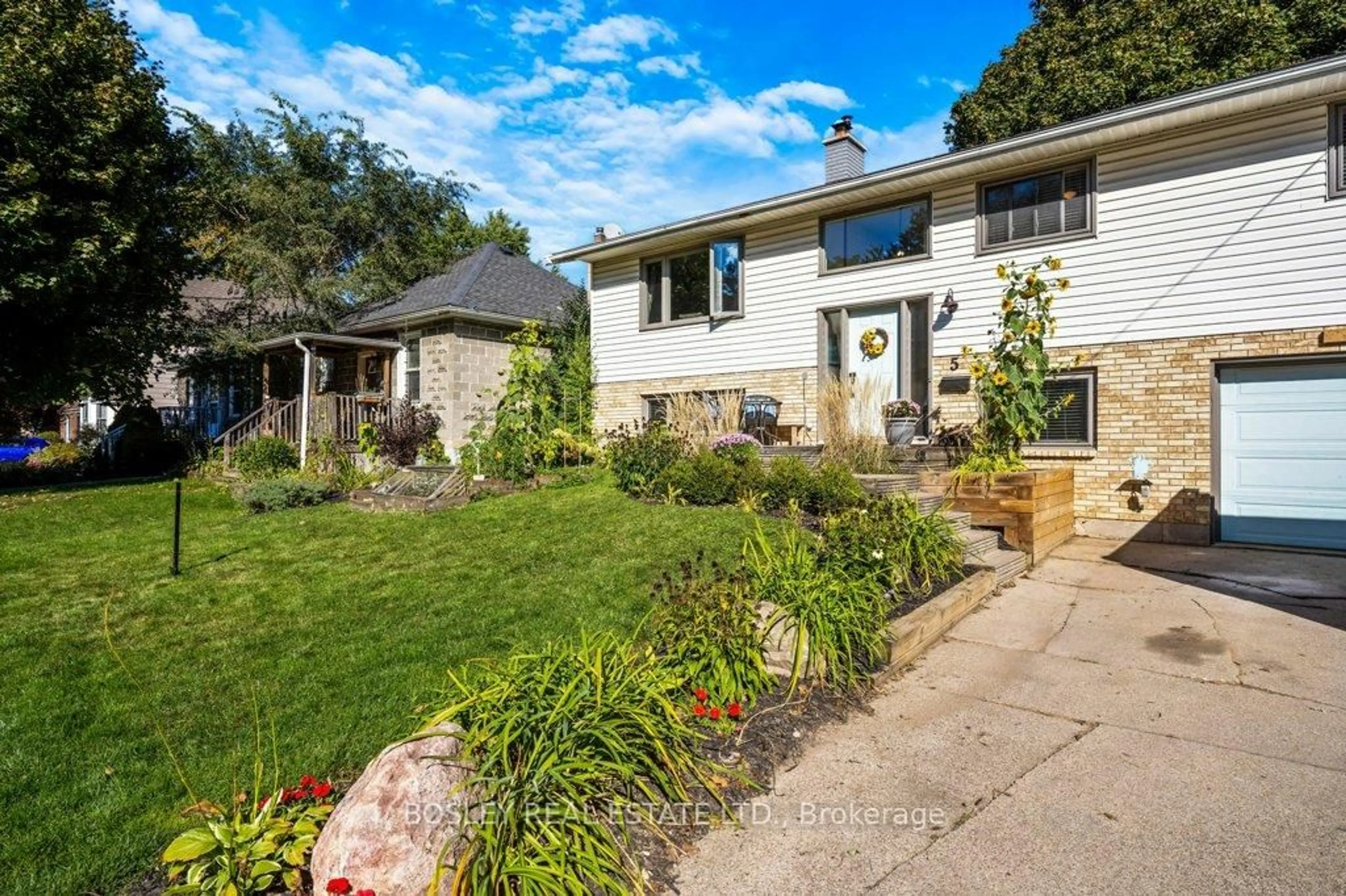 Home with brick exterior material, street for 5 Lowell St, Cambridge Ontario N1R 5E1