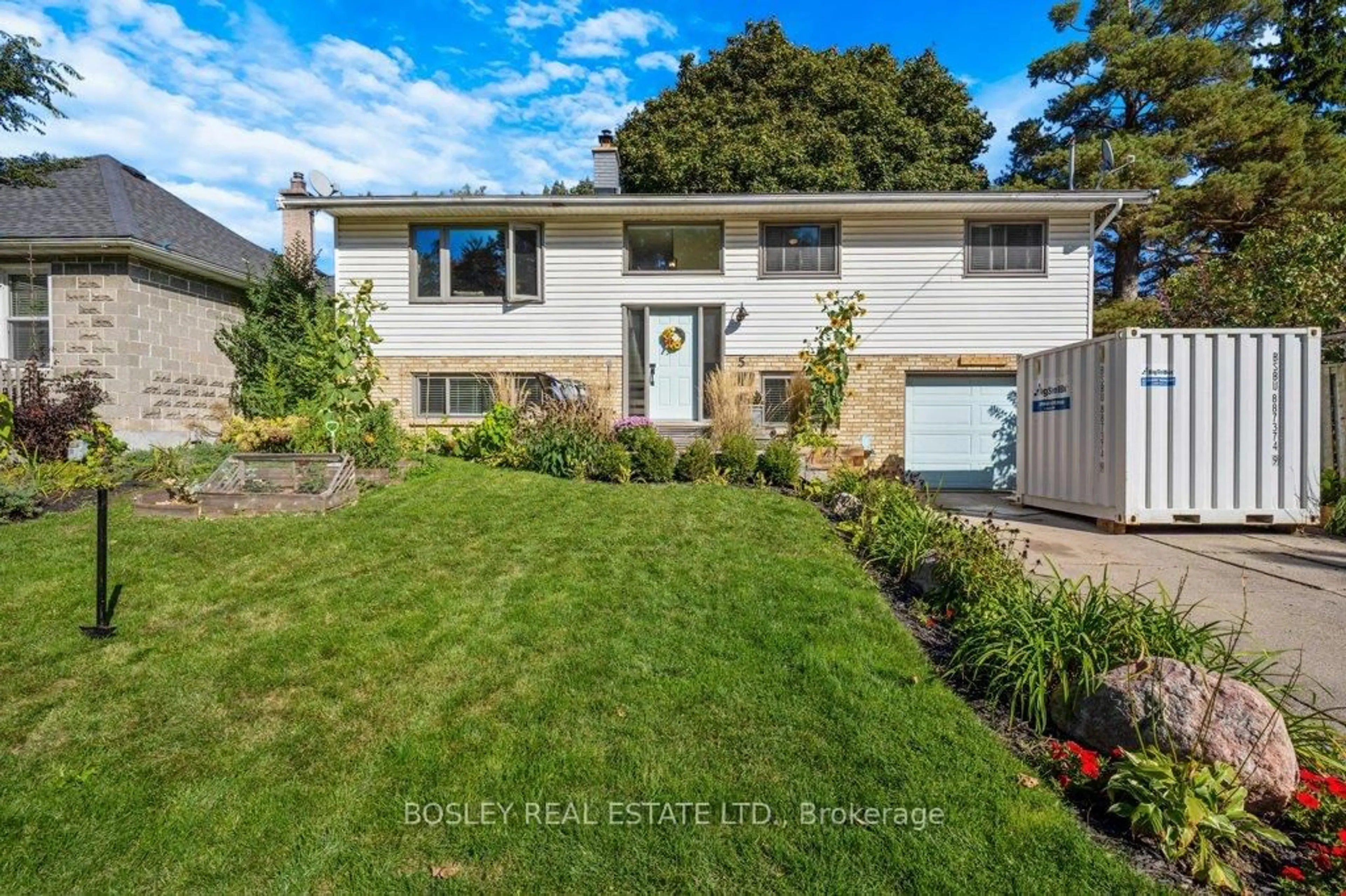 Unknown for 5 Lowell St, Cambridge Ontario N1R 5E1