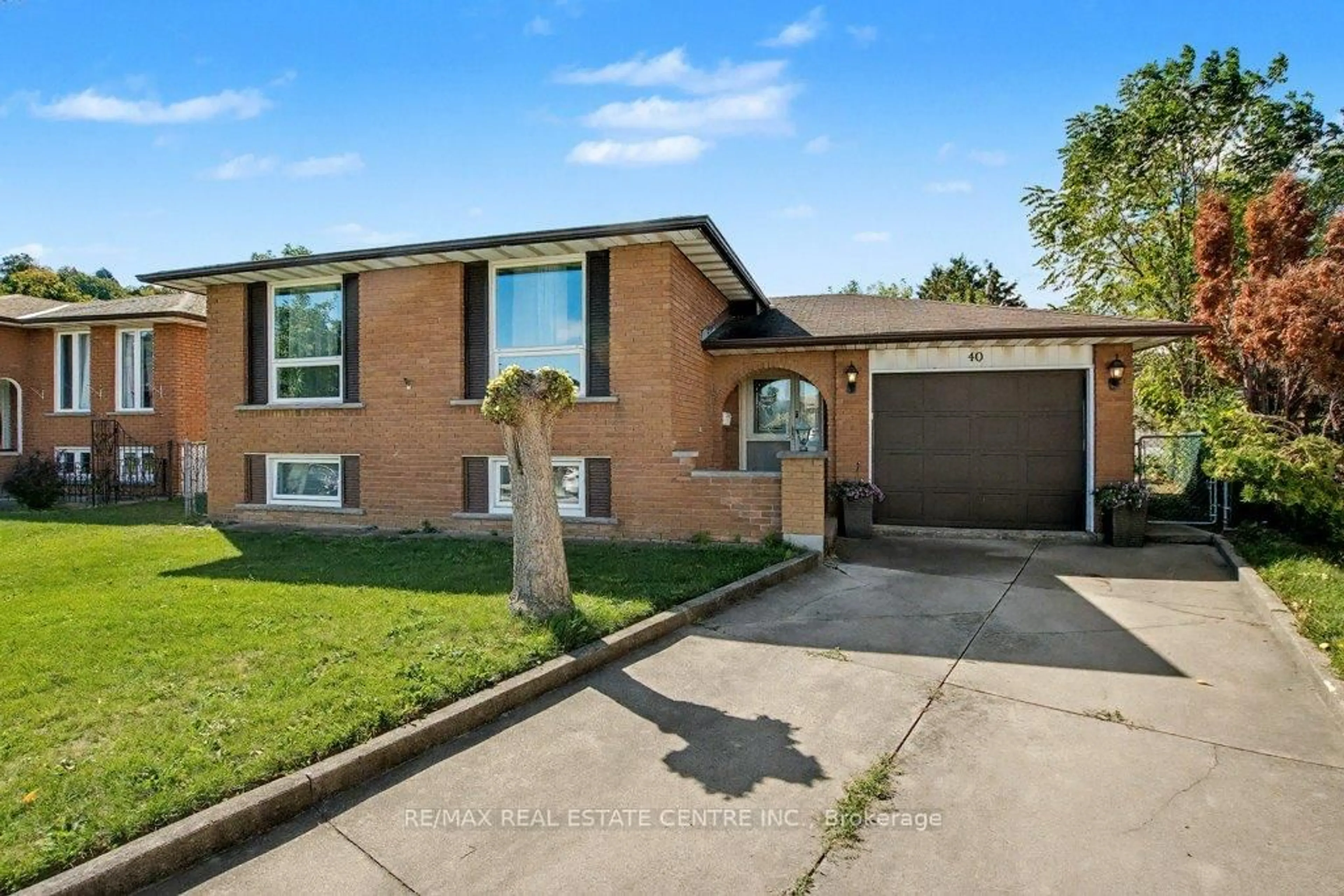 Home with brick exterior material, street for 40 Tara Crt, Hamilton Ontario L8K 6E6