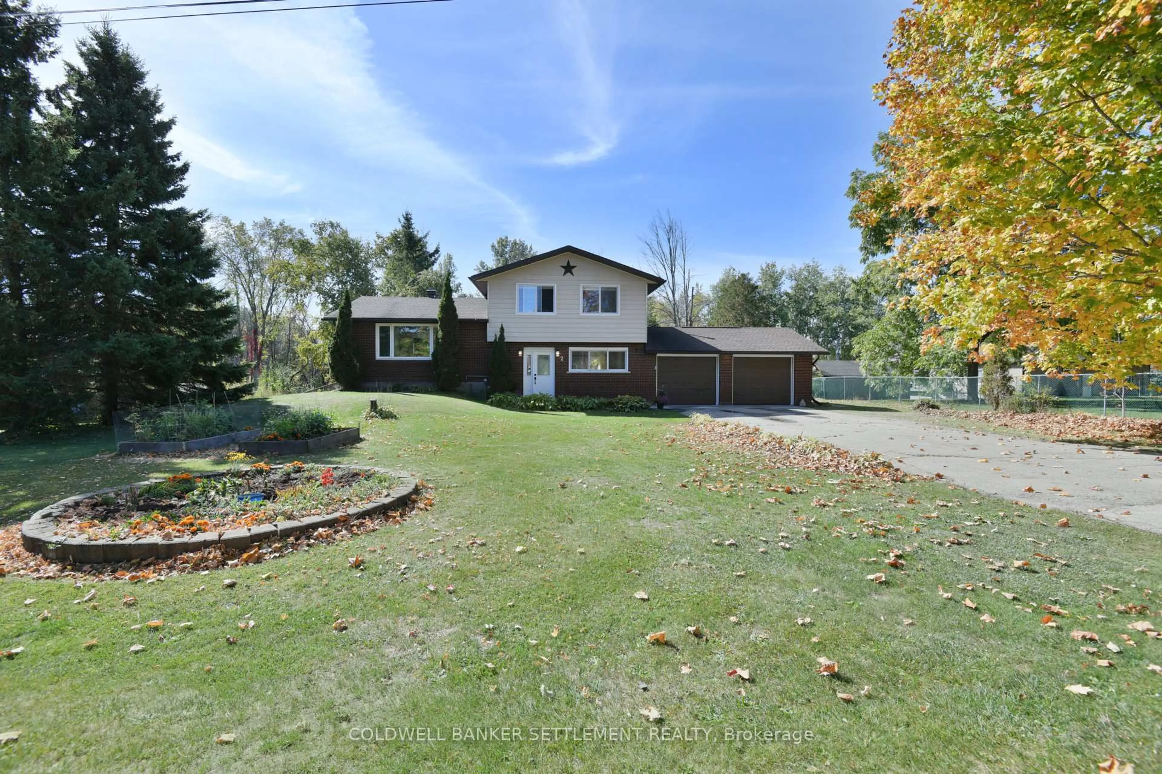 A pic from outside/outdoor area/front of a property/back of a property/a pic from drone, street for 2 Salmon Side Rd, Rideau Lakes Ontario K7A 4S5