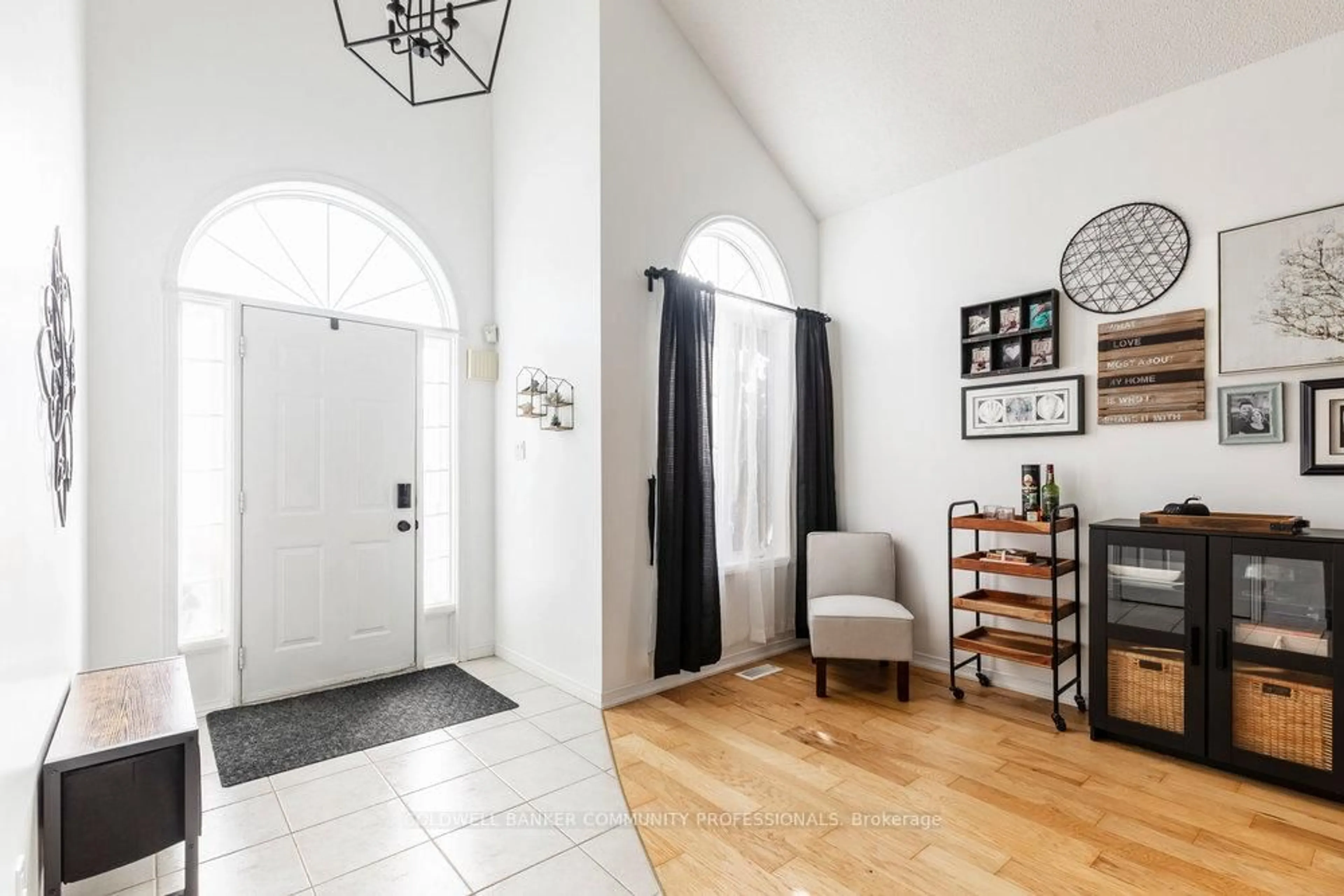Indoor entryway for 79 Brookheath Lane, Hamilton Ontario L0R 1W0