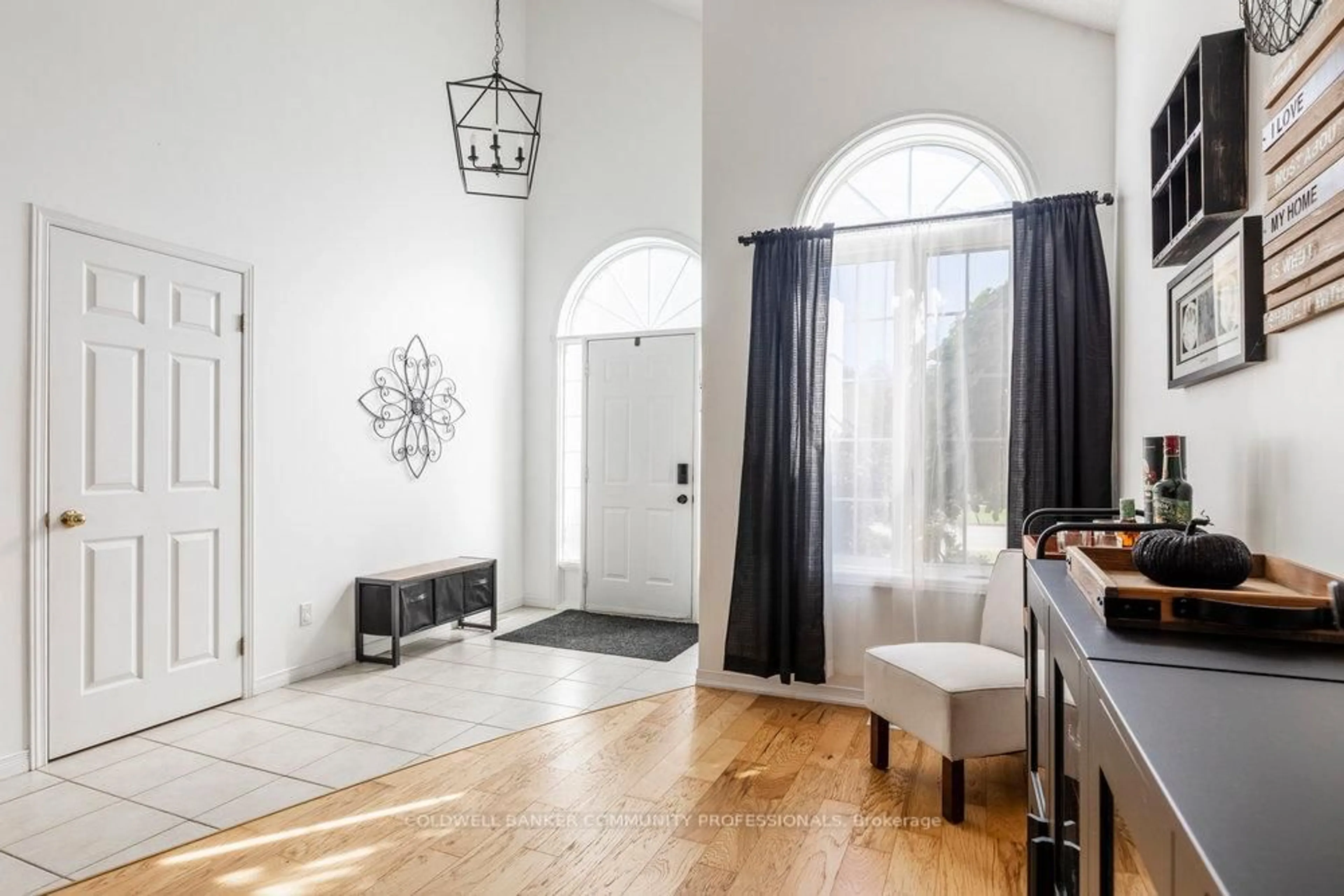 Indoor entryway for 79 Brookheath Lane, Hamilton Ontario L0R 1W0