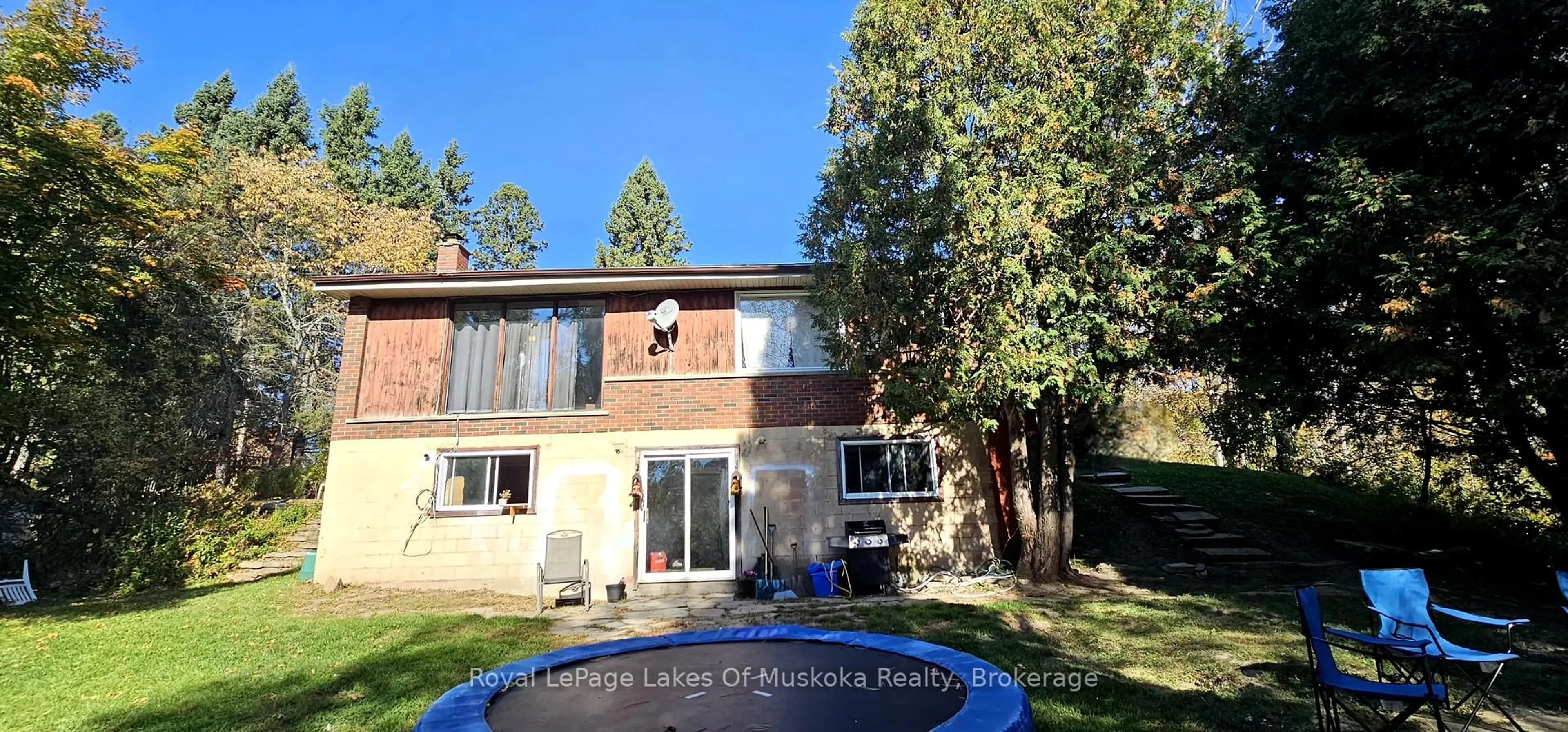 Home with brick exterior material, unknown for 171 Fairyview Dr, Huntsville Ontario P1H 1C1