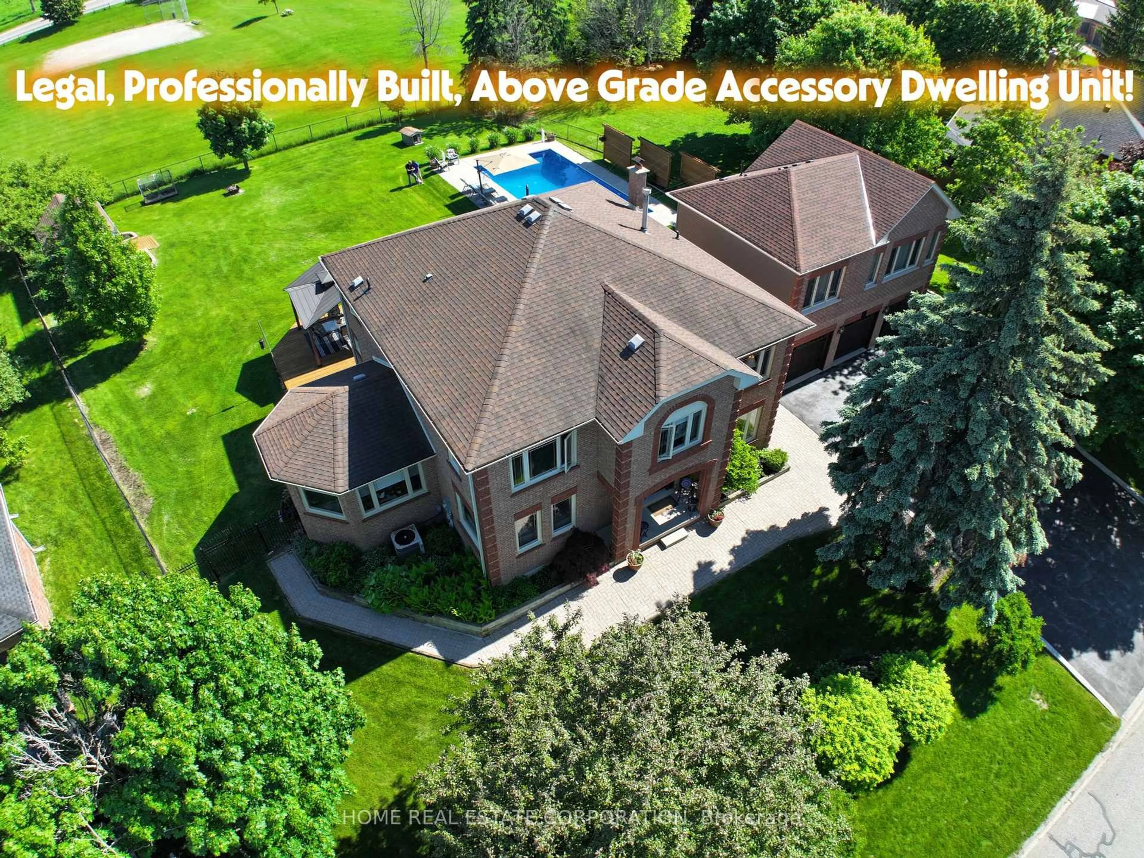 A pic from outside/outdoor area/front of a property/back of a property/a pic from drone, building for 14 Hawthorne Rd, Mono Ontario L9W 6G7