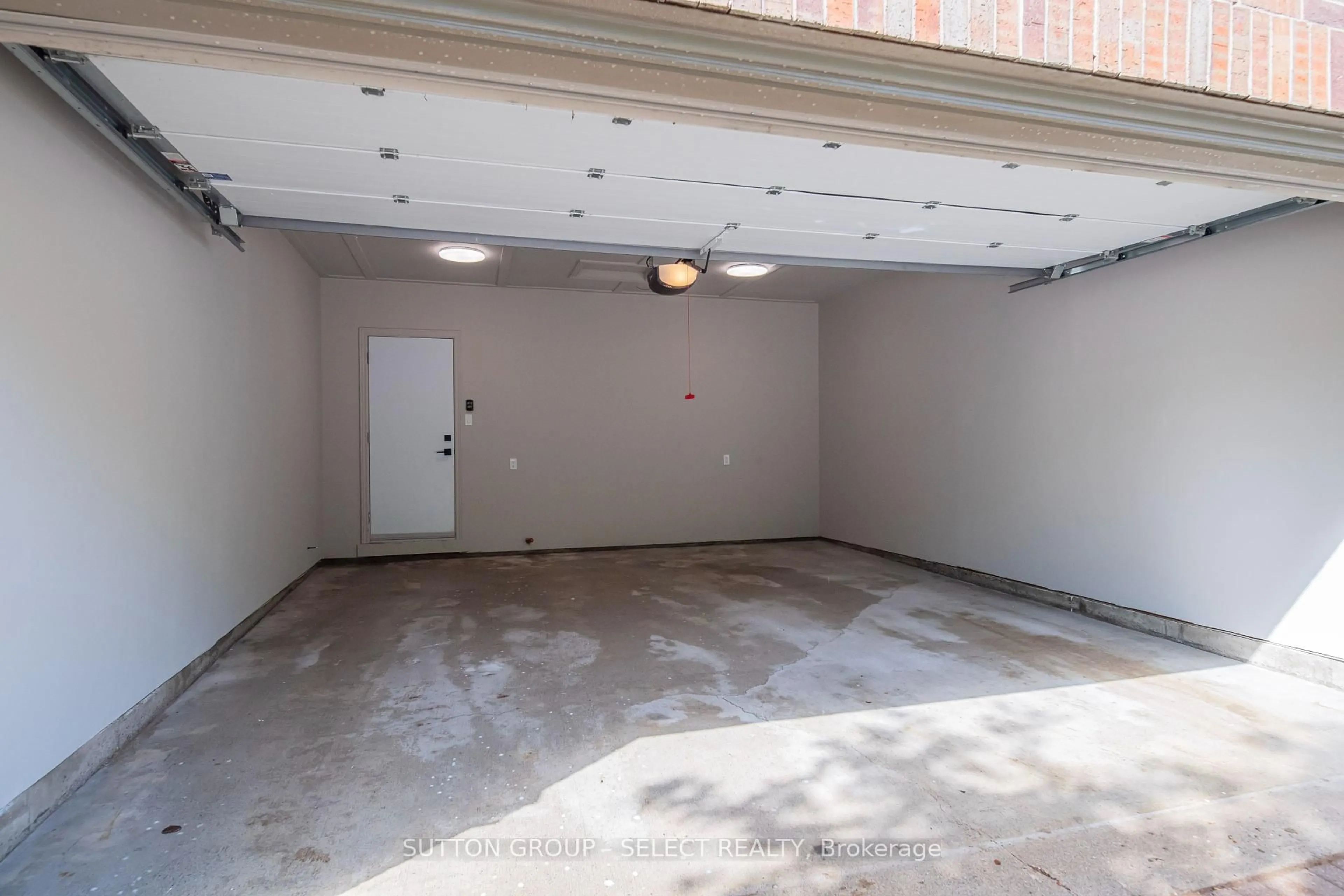 Indoor garage for 70 Sunnyside Dr #3, London North Ontario N5X 3W4